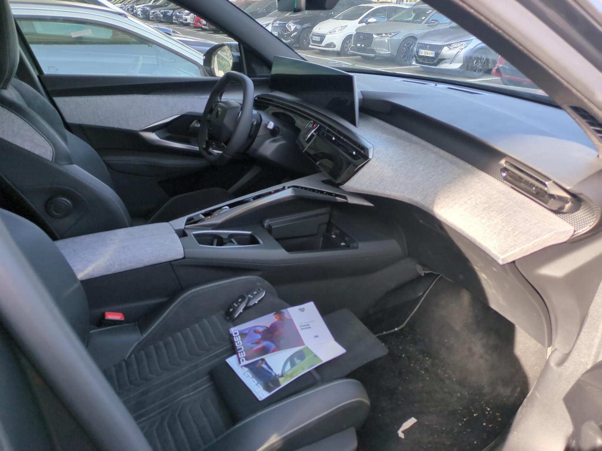 Peugeot 5008 Hybrid 136 e-DCS6 GT 2024