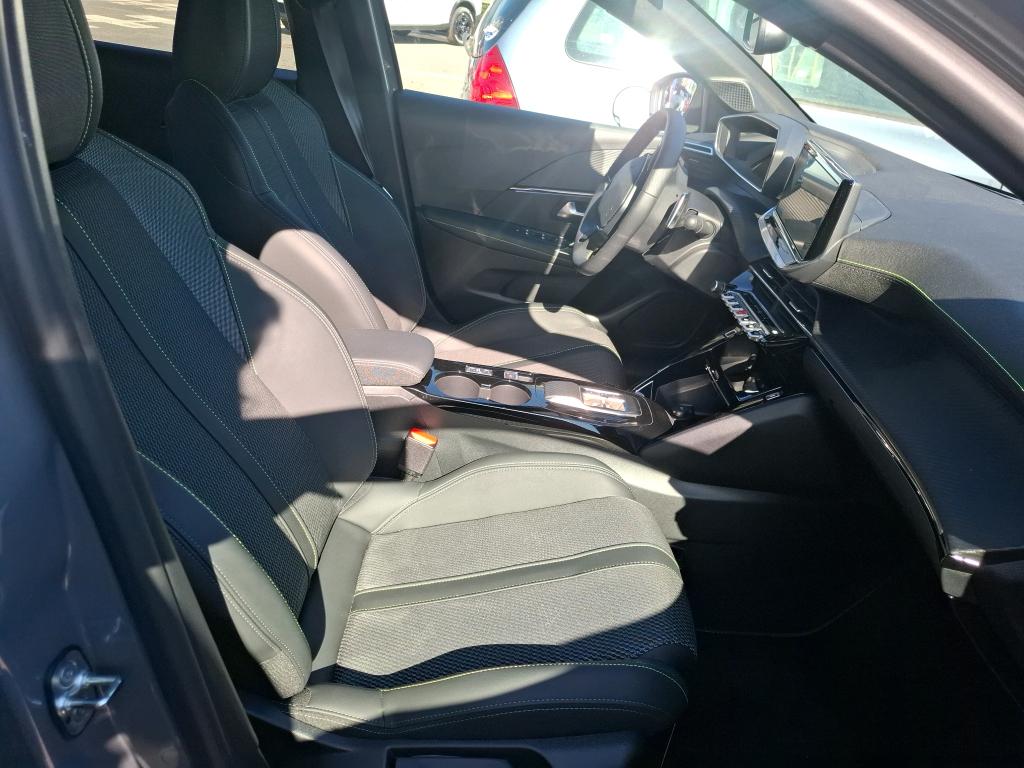 Peugeot 208 Hybrid 136 e-DCS6 GT 2025