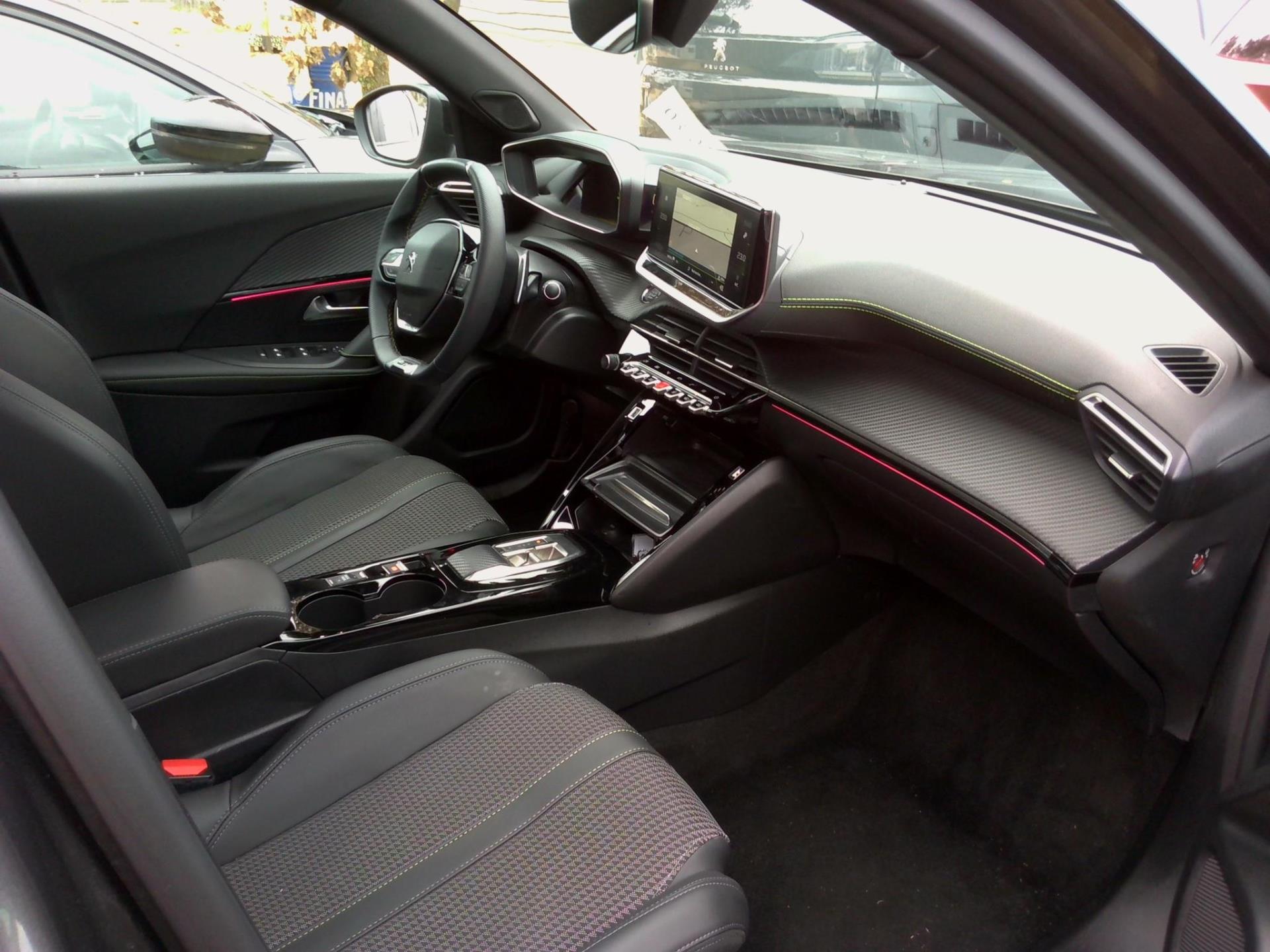 Peugeot 2008 PureTech 130 S&S EAT8 GT 2023