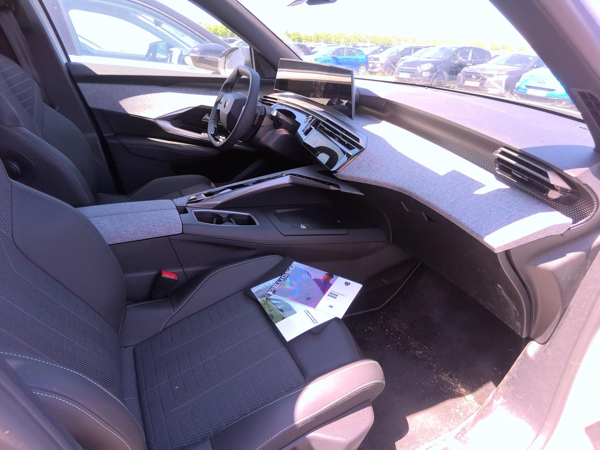 Peugeot 5008 Hybrid 136 e-DCS6 GT 2025