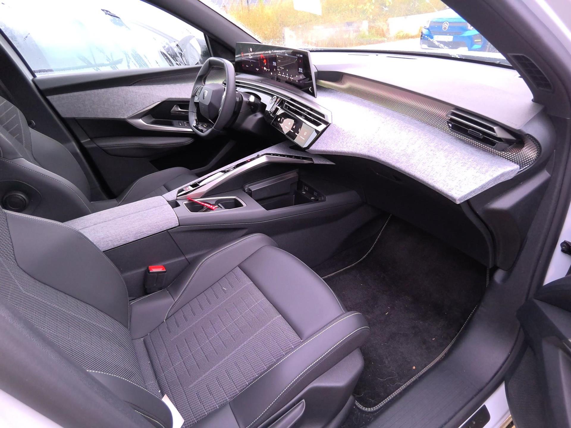 Peugeot 3008 Hybrid 136 e-DCS6 GT 2025