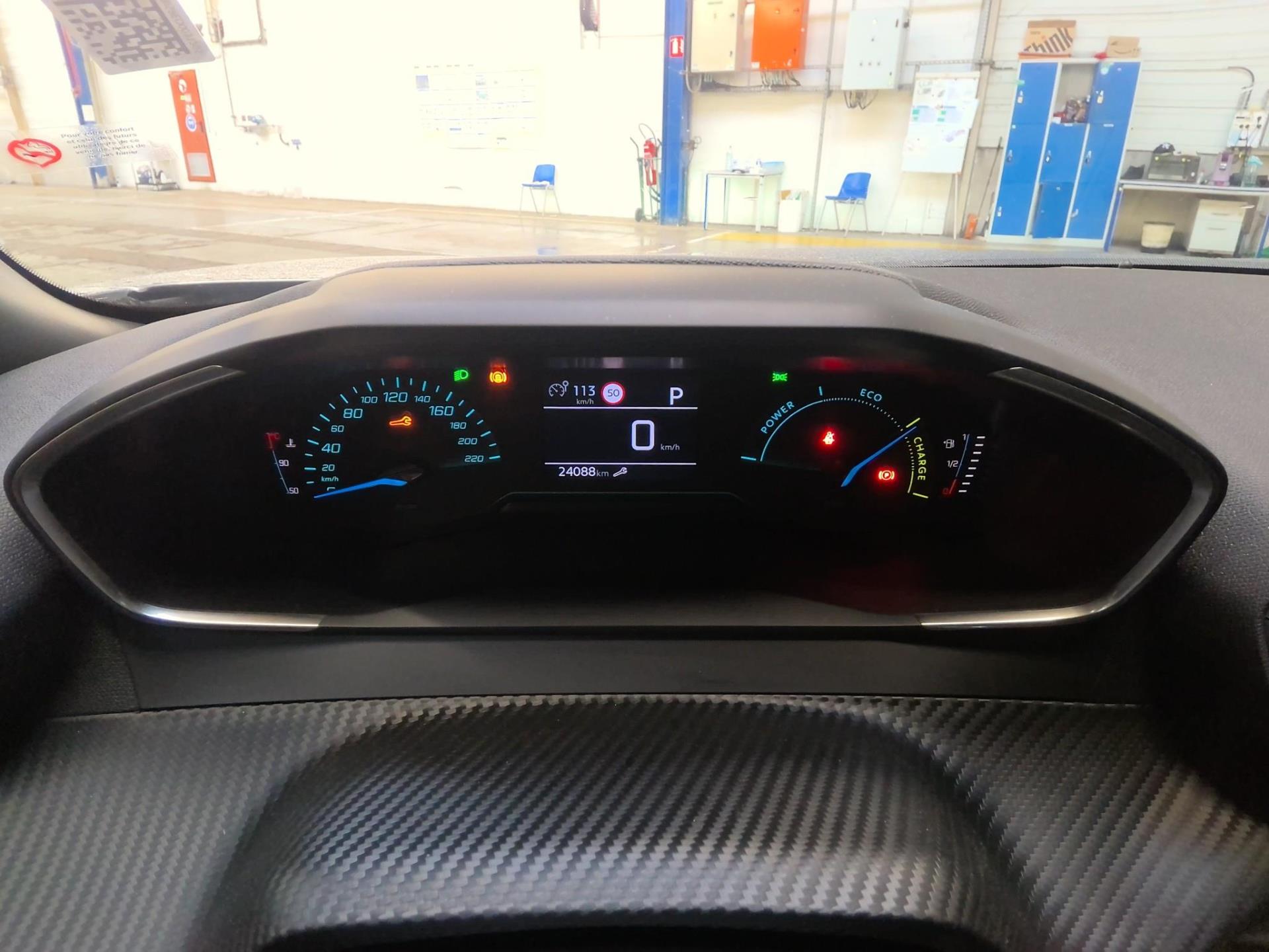 Peugeot 2008 Hybrid 136 e-DCS6 Style 2025