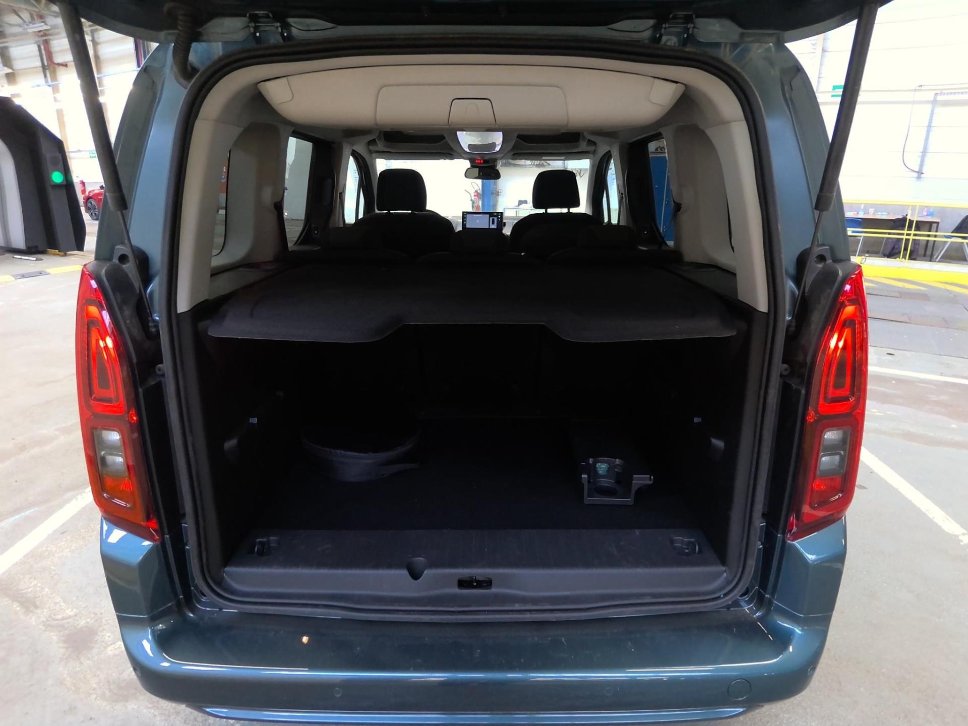 Opel E-Combo Life Taille M 136 ch 100 kW Batterie 54 kWh Elegance Pack 2024