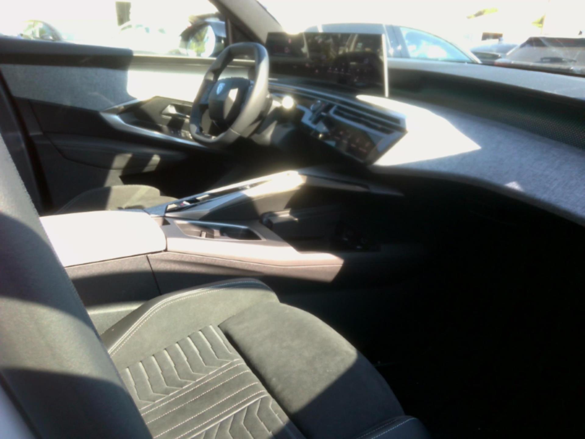 Peugeot 3008 Hybrid 145 e-DCS6 GT 2025