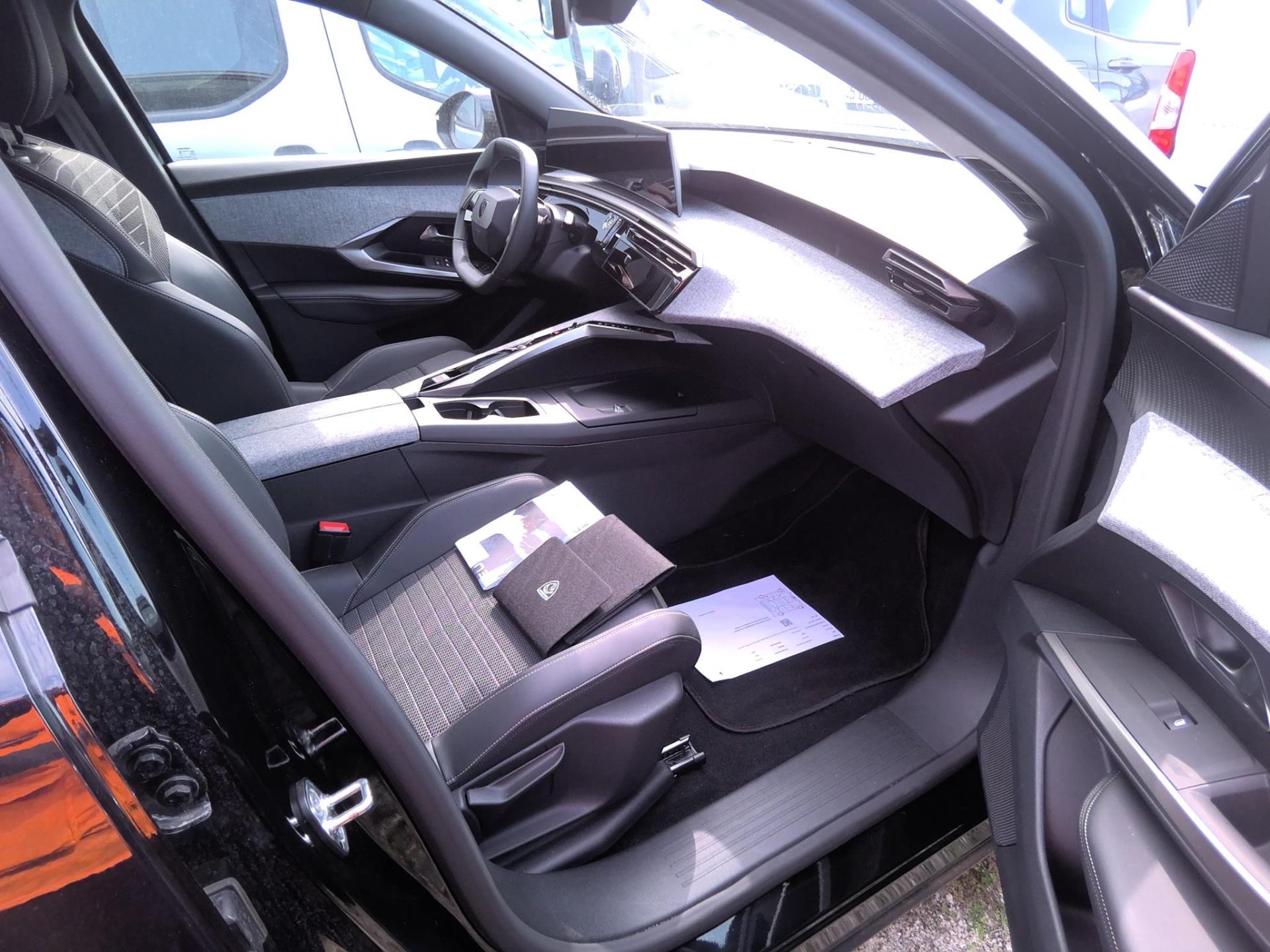 Peugeot 3008 Hybrid 136 e-DCS6 Allure 2024
