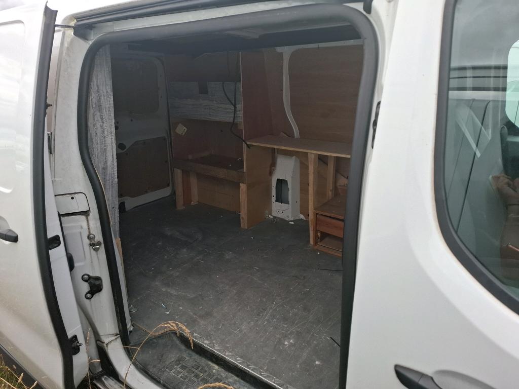 Peugeot EXPERT FGN TOLE STANDARD 1.5 BLUEHDI 120 S&S BVM6 ASPHALT 2021