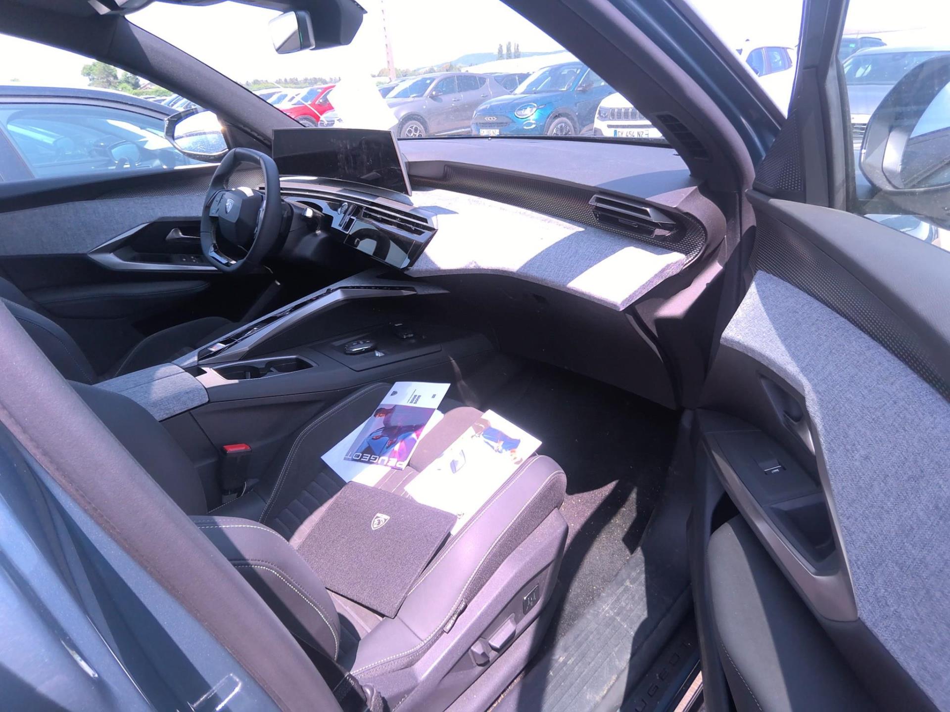 Peugeot 5008 Hybrid 145 e-DCS6 GT 2025