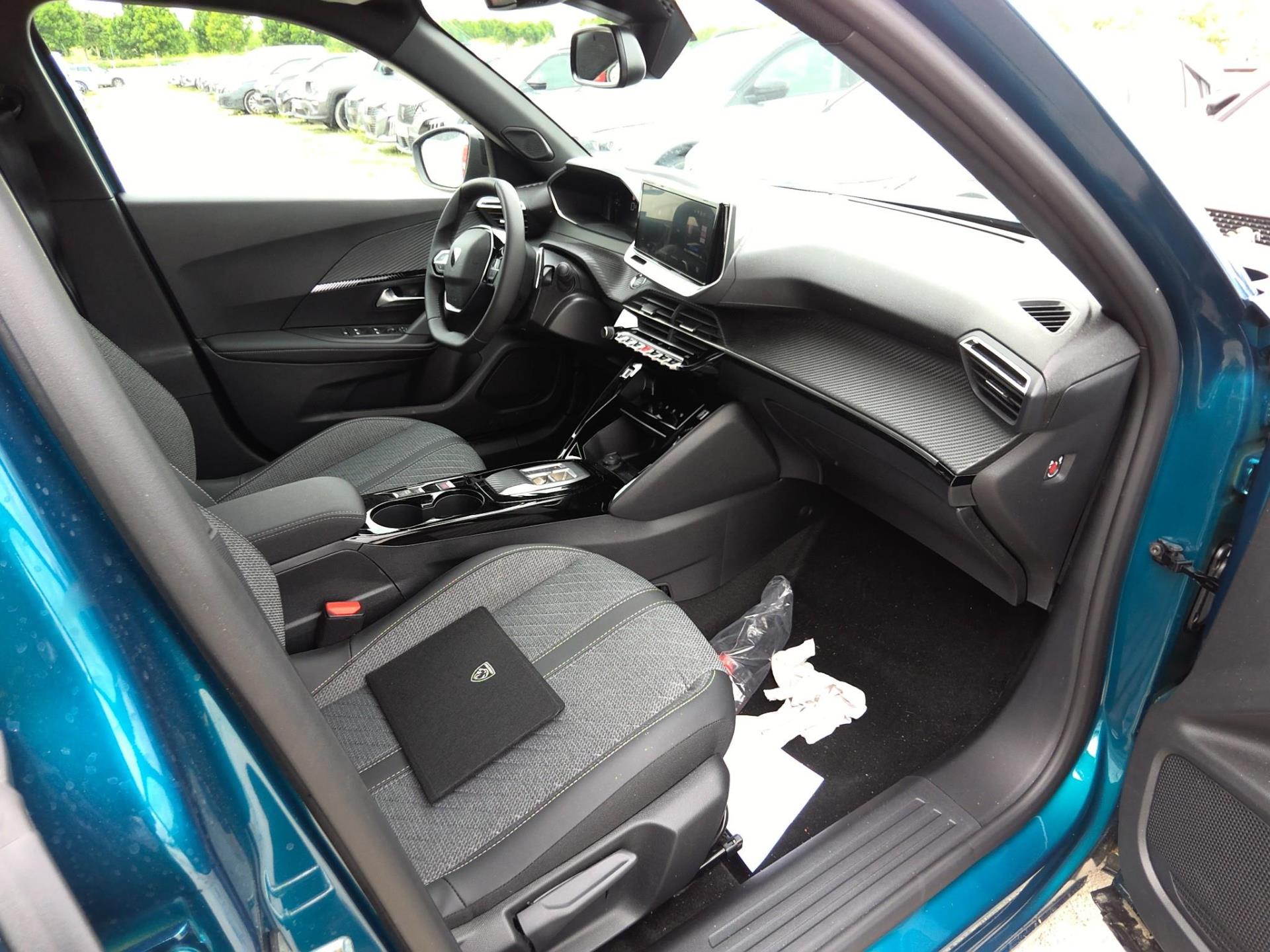 Peugeot 2008 Hybrid 136 e-DCS6 Allure 2025
