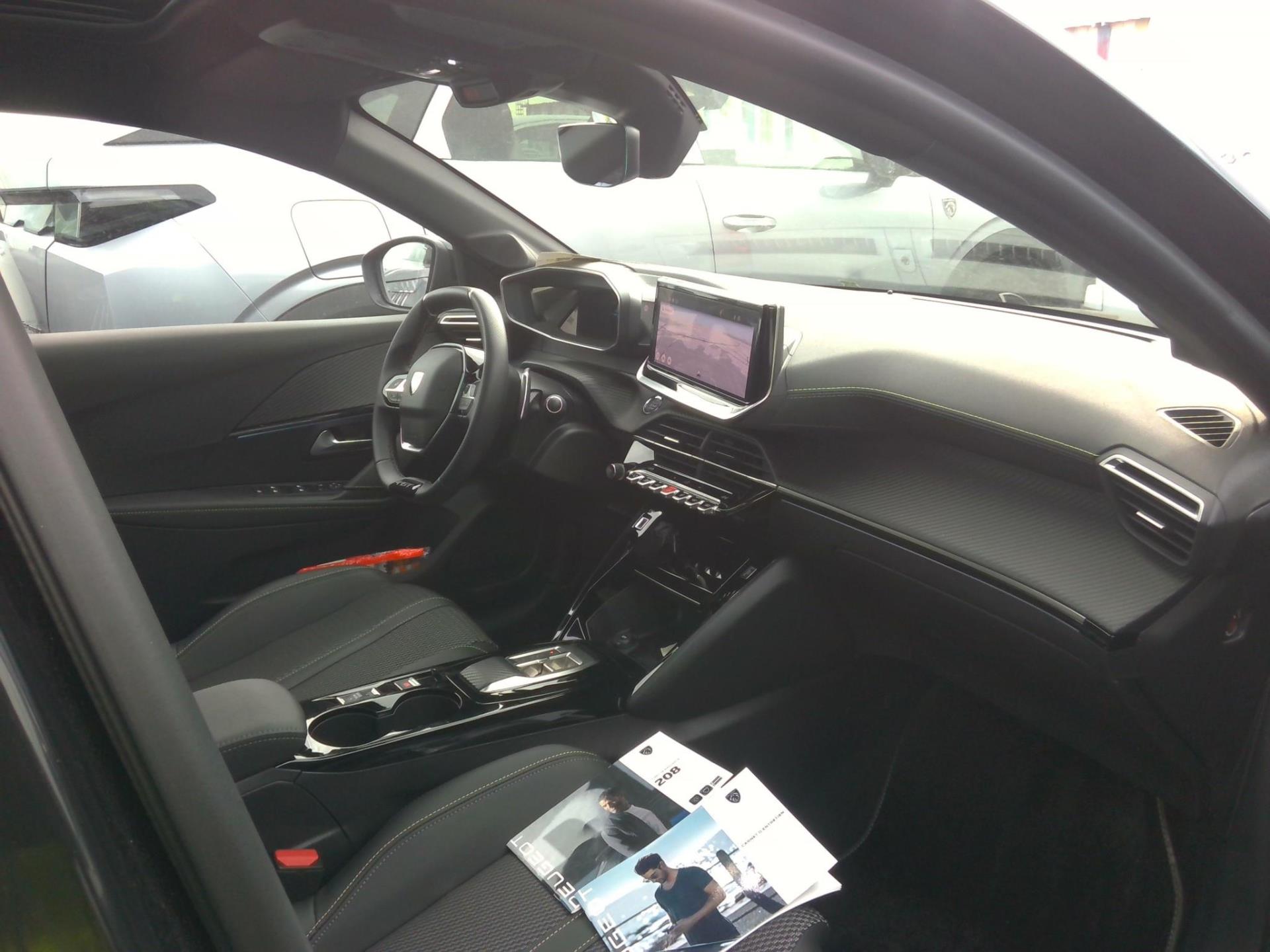 Peugeot 208 Hybrid 136 e-DCS6 GT 2024