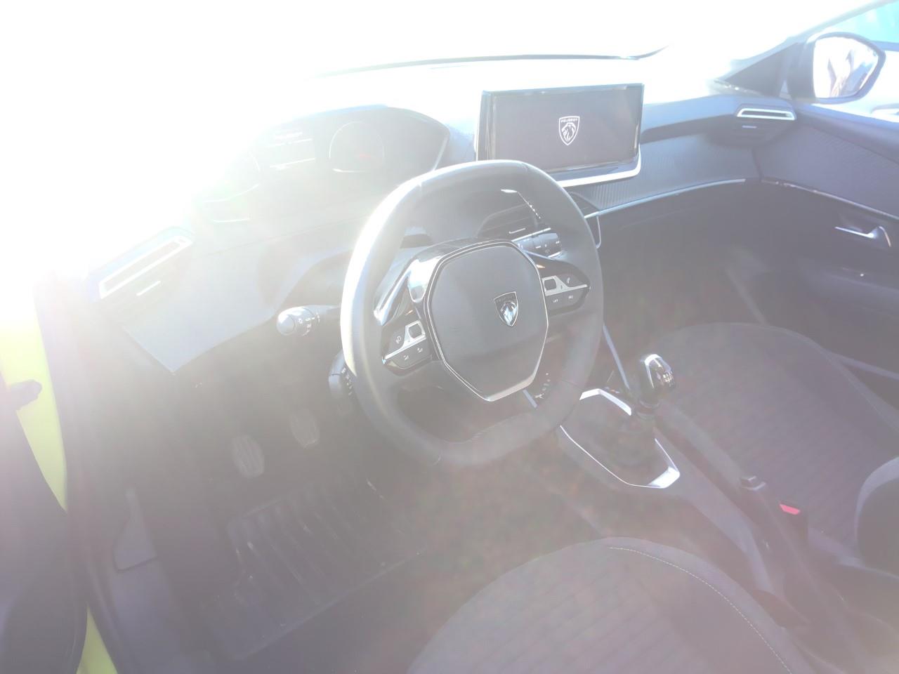 Foto Peugeot 208 4