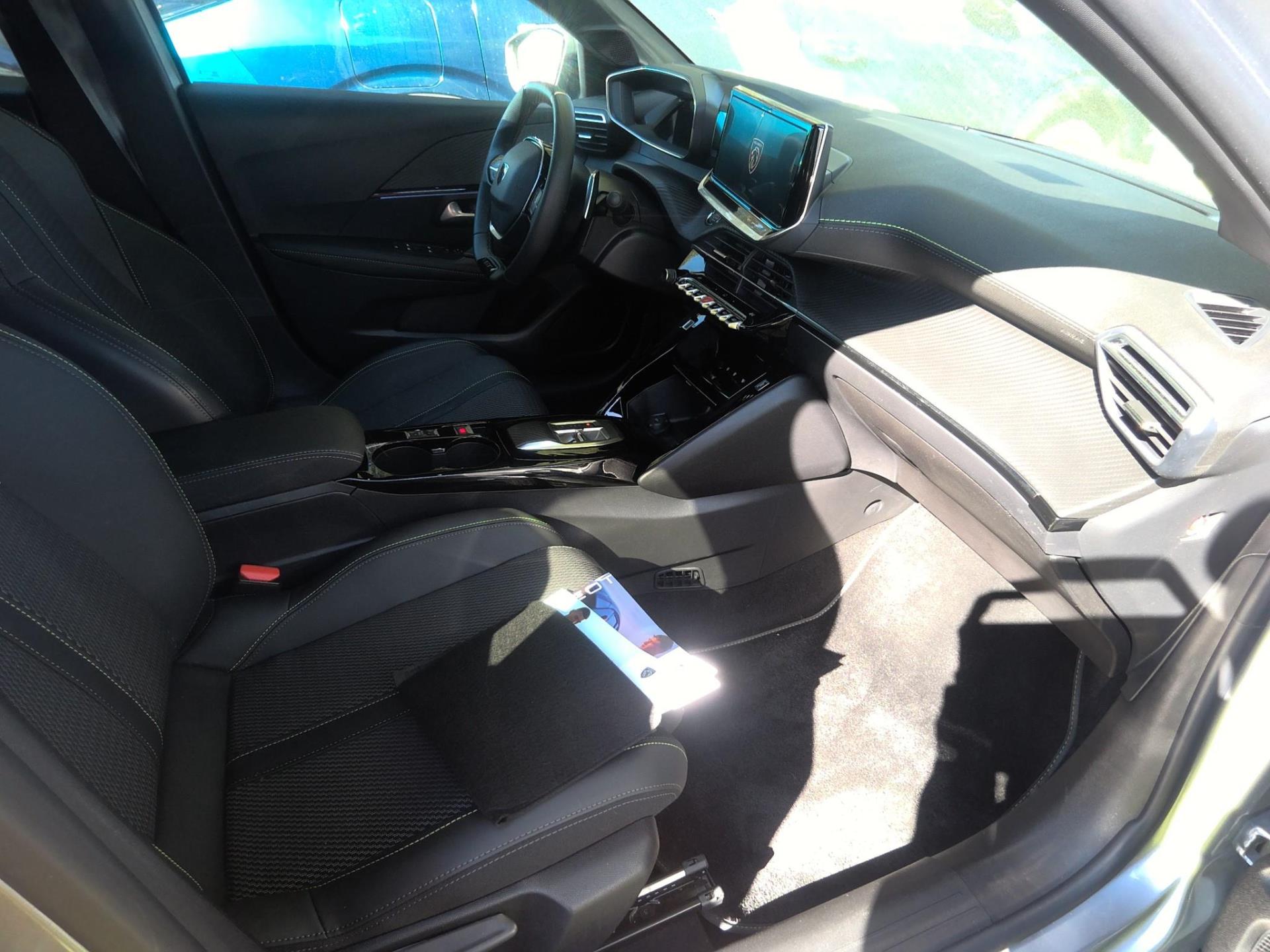 Peugeot 208 Hybrid 110 e-DCS6 GT 2025
