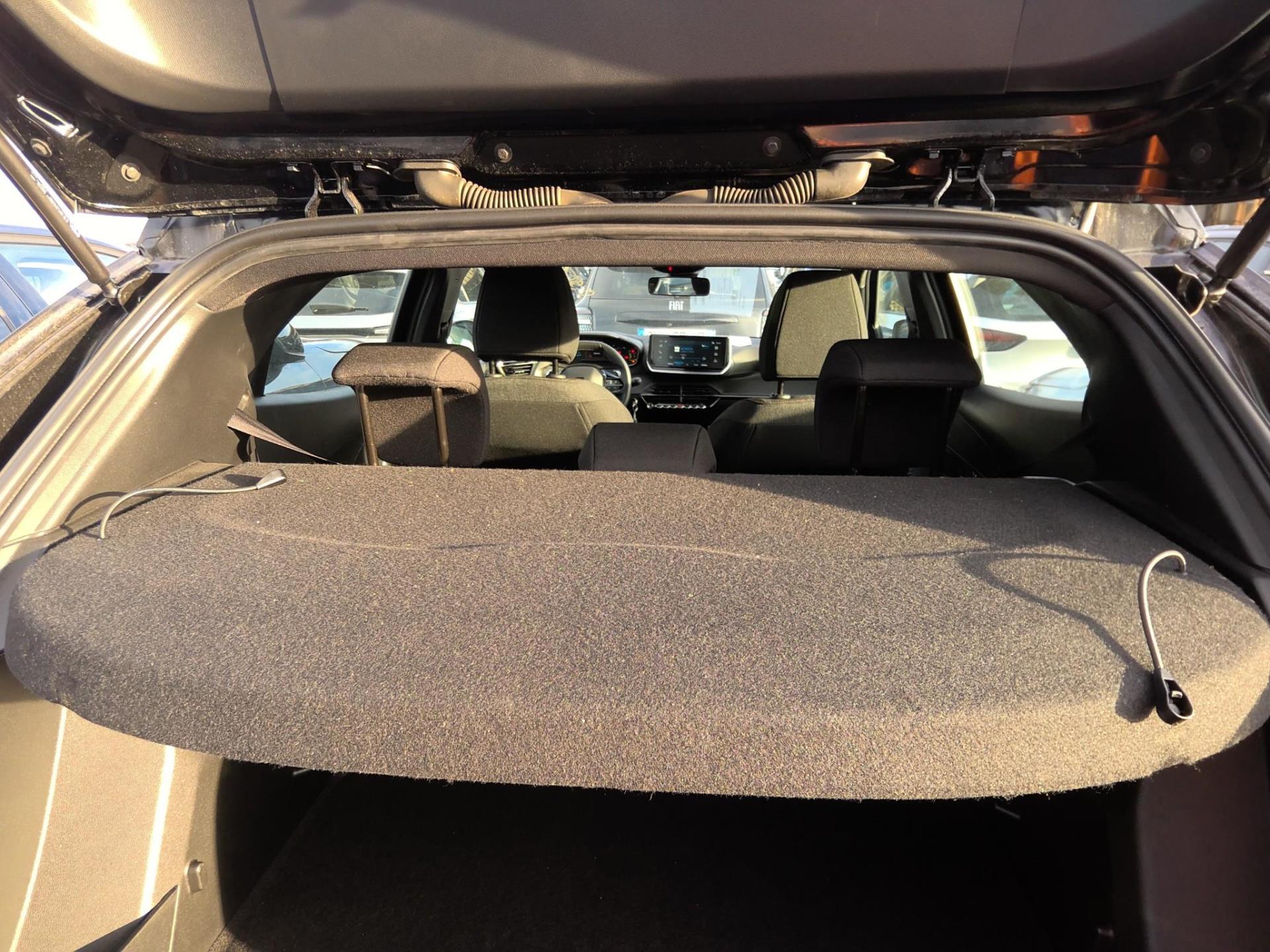 Peugeot 2008 Hybrid 136 e-DCS6 Style 2025