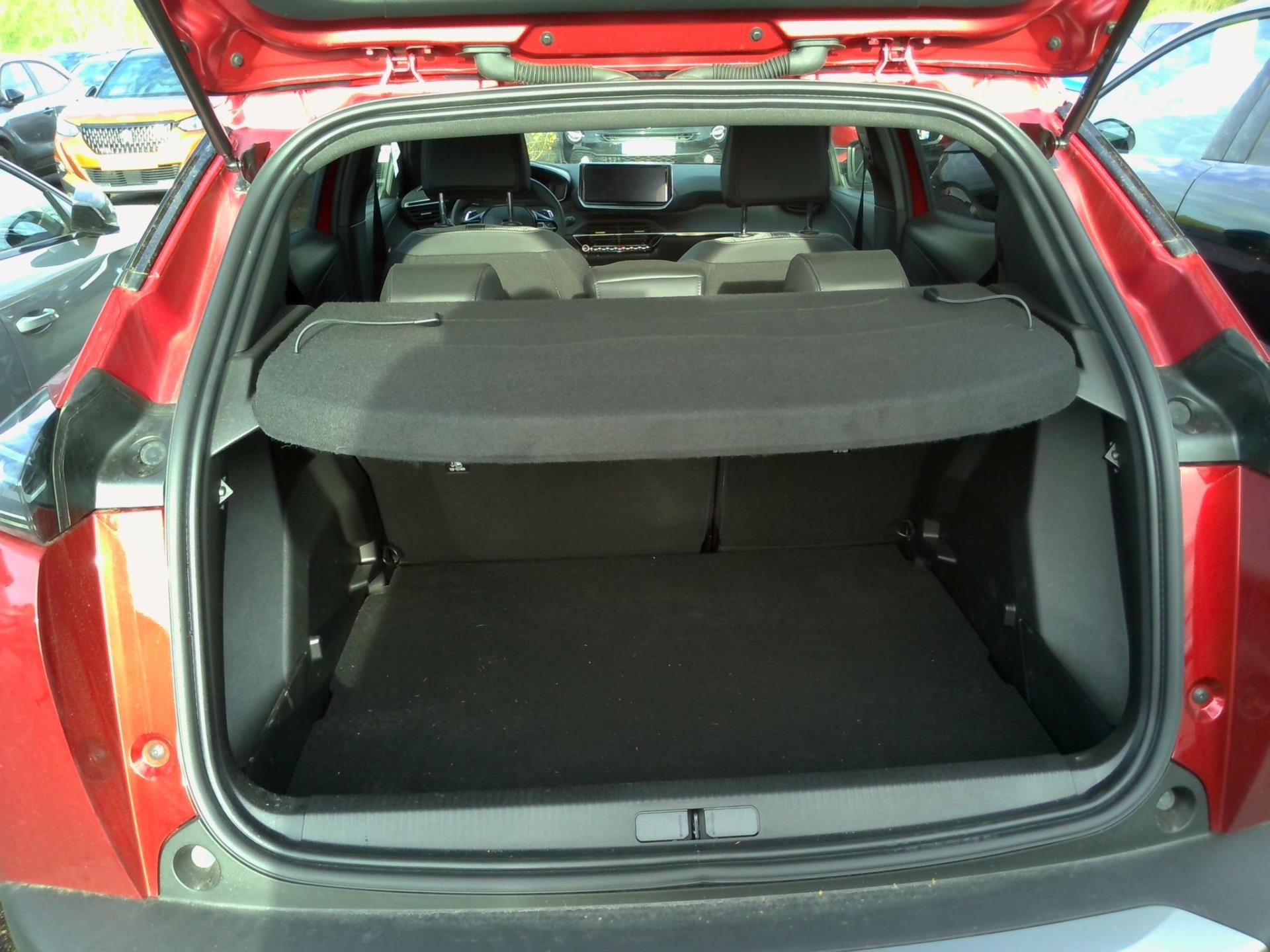 Peugeot 2008 Hybrid 136 e-DCS6 Allure 2024