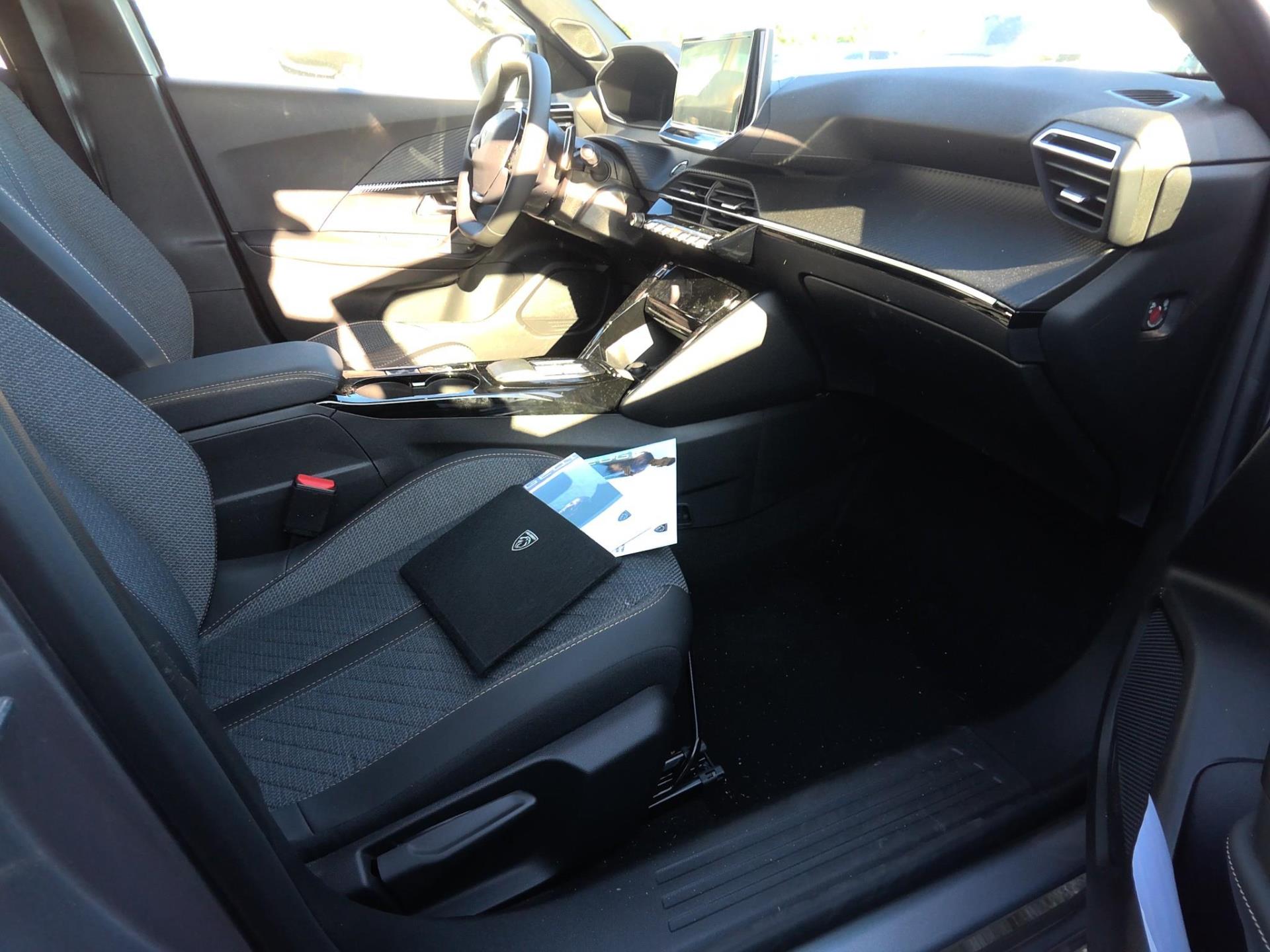 Peugeot 2008 Hybrid 145 e-DCS6 Allure 2025