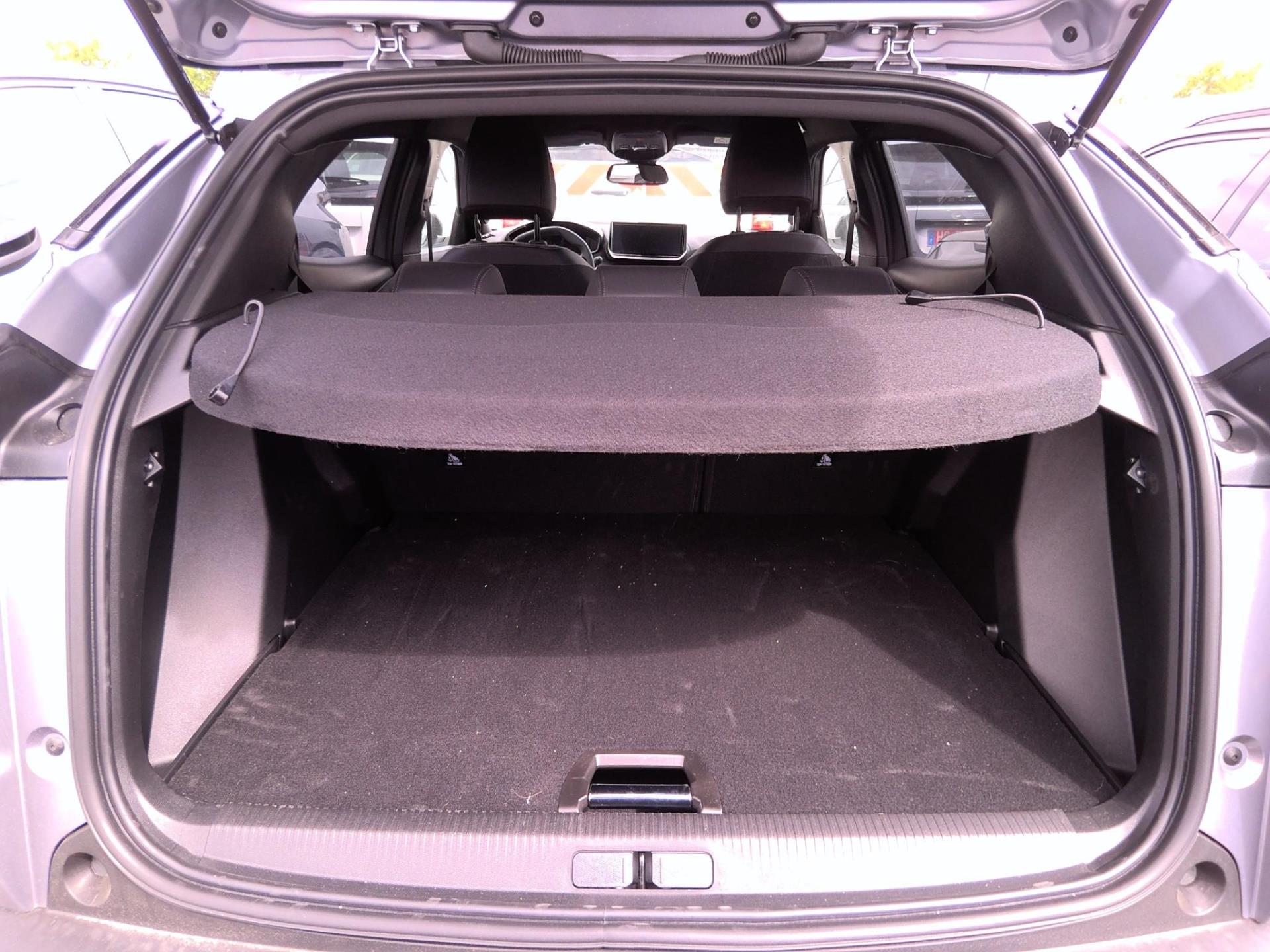 Peugeot 2008 Hybrid 145 e-DCS6 Allure 2025