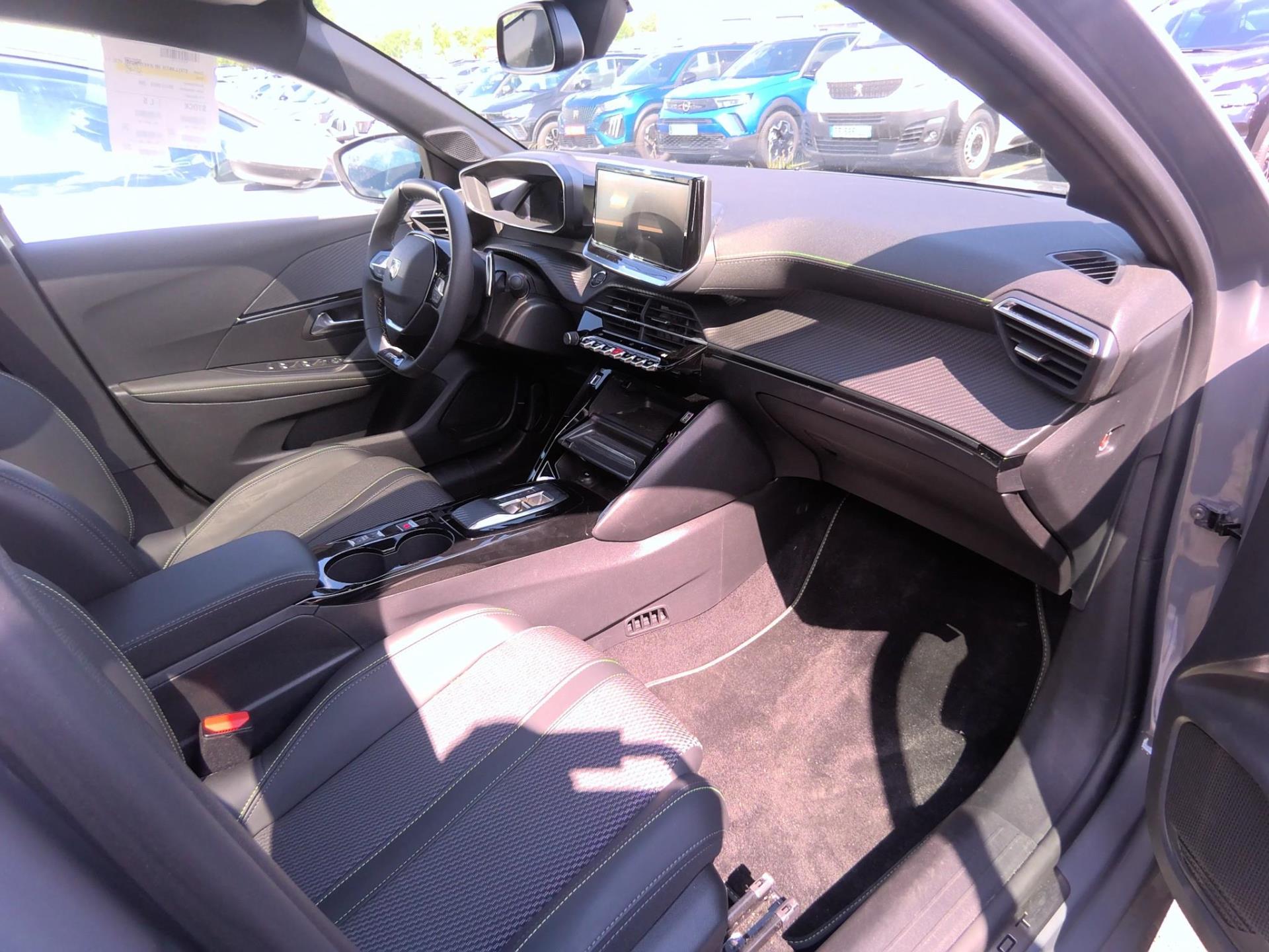 Peugeot 208 Hybrid 136 e-DCS6 GT 2024