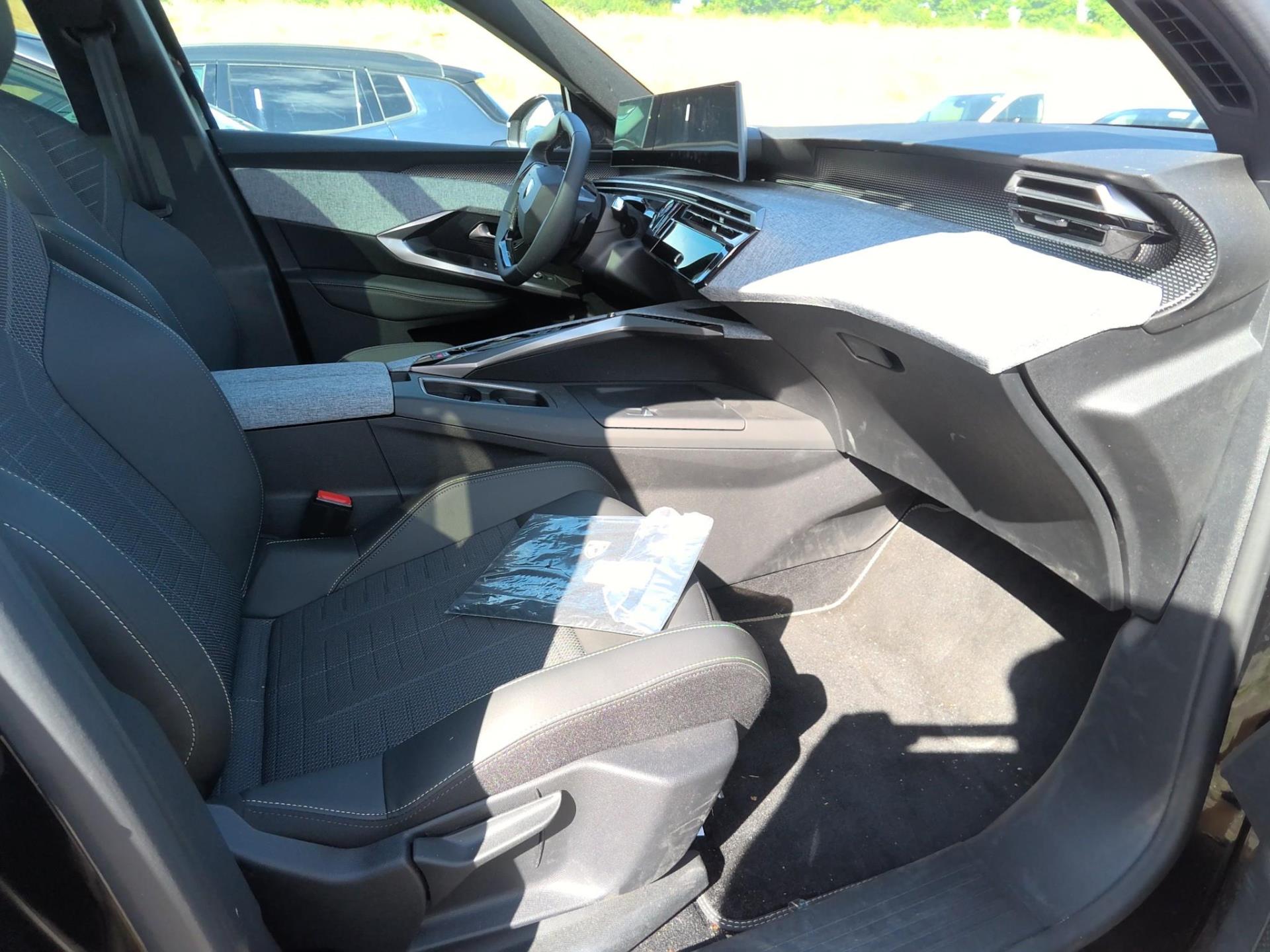 Peugeot 5008 Hybrid 145 e-DCS6 GT 2025