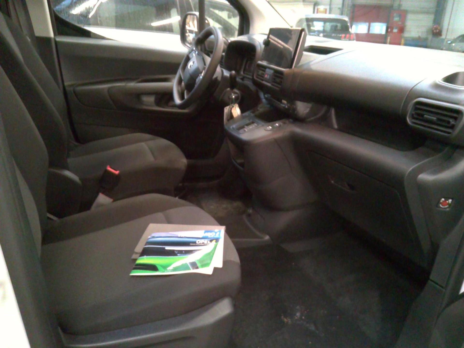 Opel COMBO-E CARGO M 800 KG ELECTRIQUE 100 KW BATTERIE 51 KWH  2024