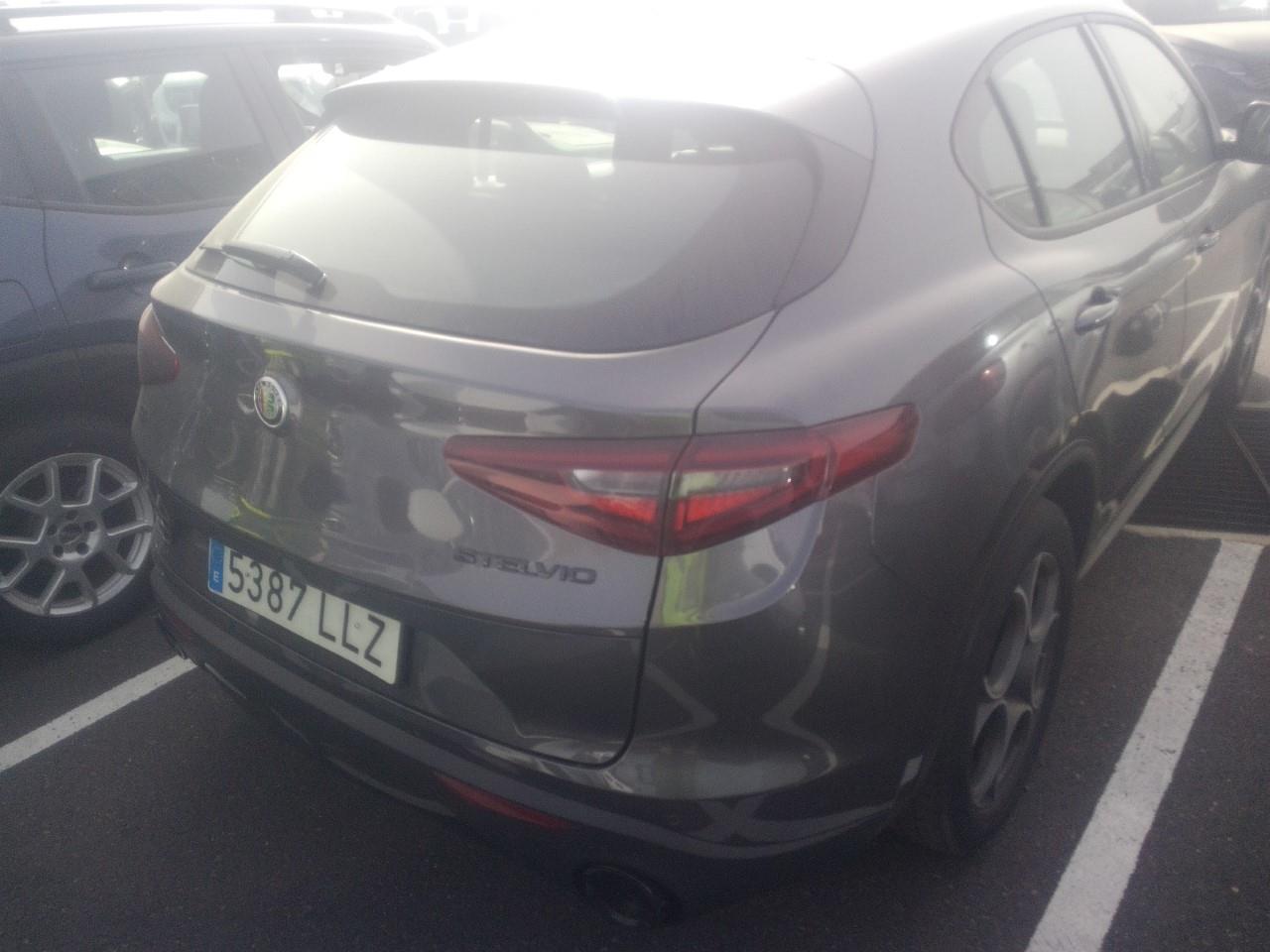 Foto Alfa Romeo Stelvio 2
