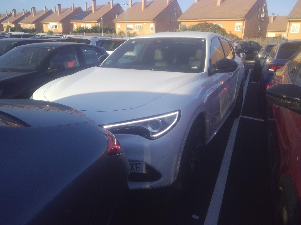 Foto Alfa Romeo Stelvio 2