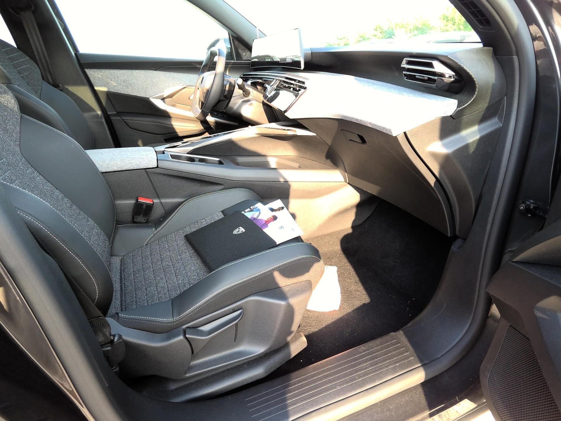 Peugeot 3008 Hybrid 145 e-DCS6 Allure 2025