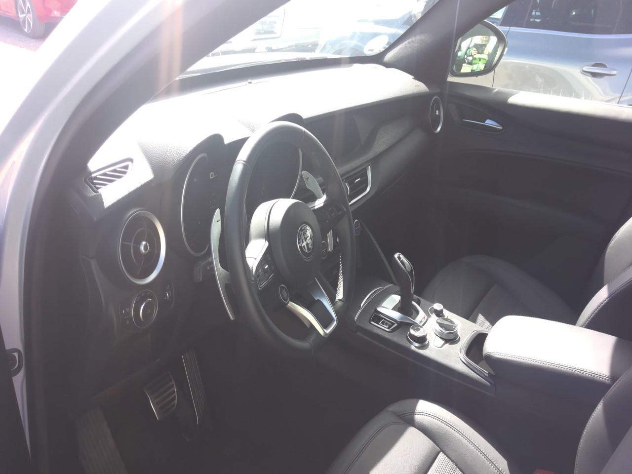 Foto Alfa Romeo Stelvio 4
