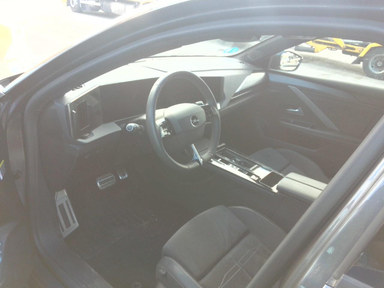 Foto Opel Astra PHEV 11