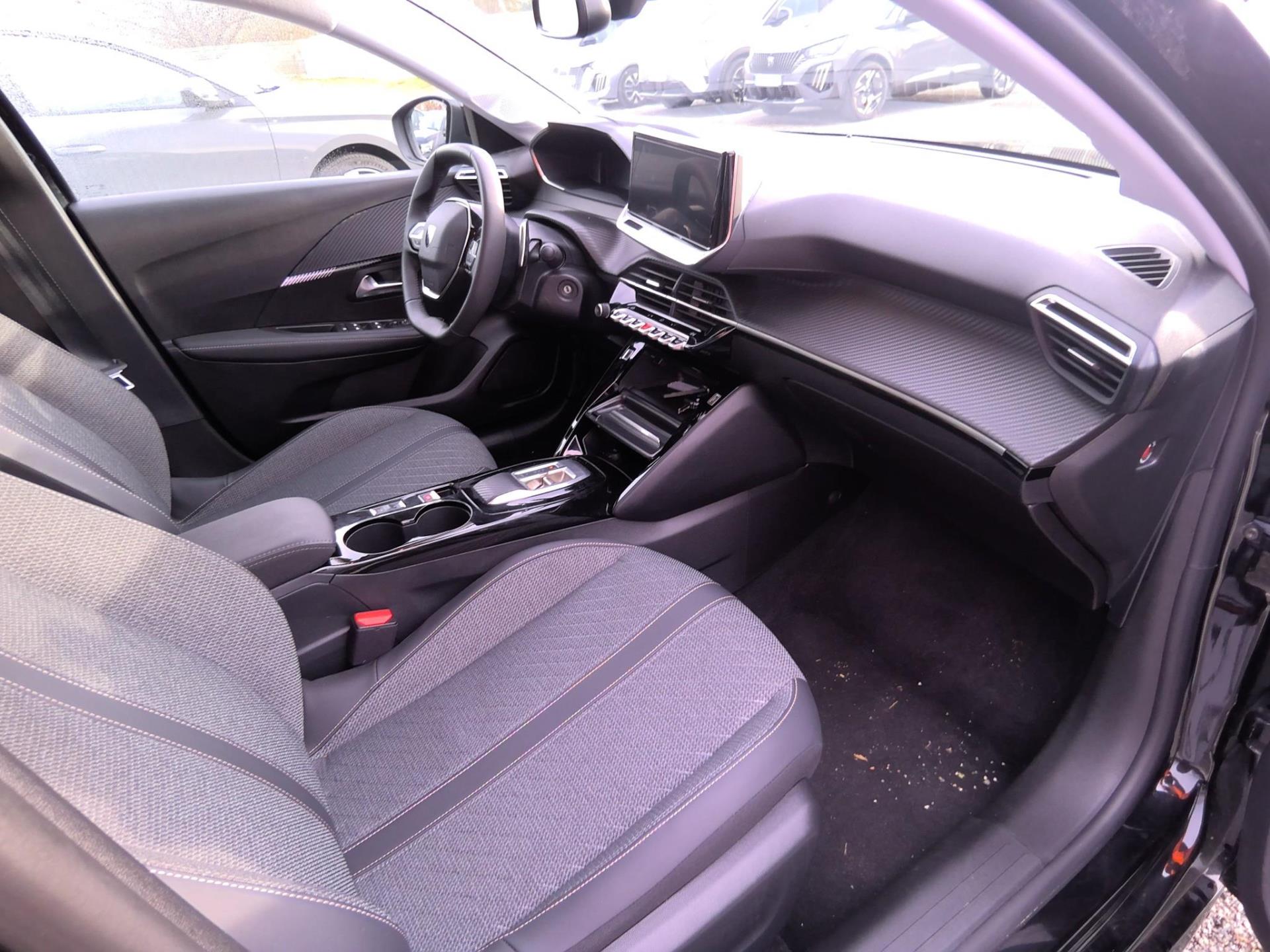 Peugeot 208 Hybrid 100 e-DCS6 Allure 2025