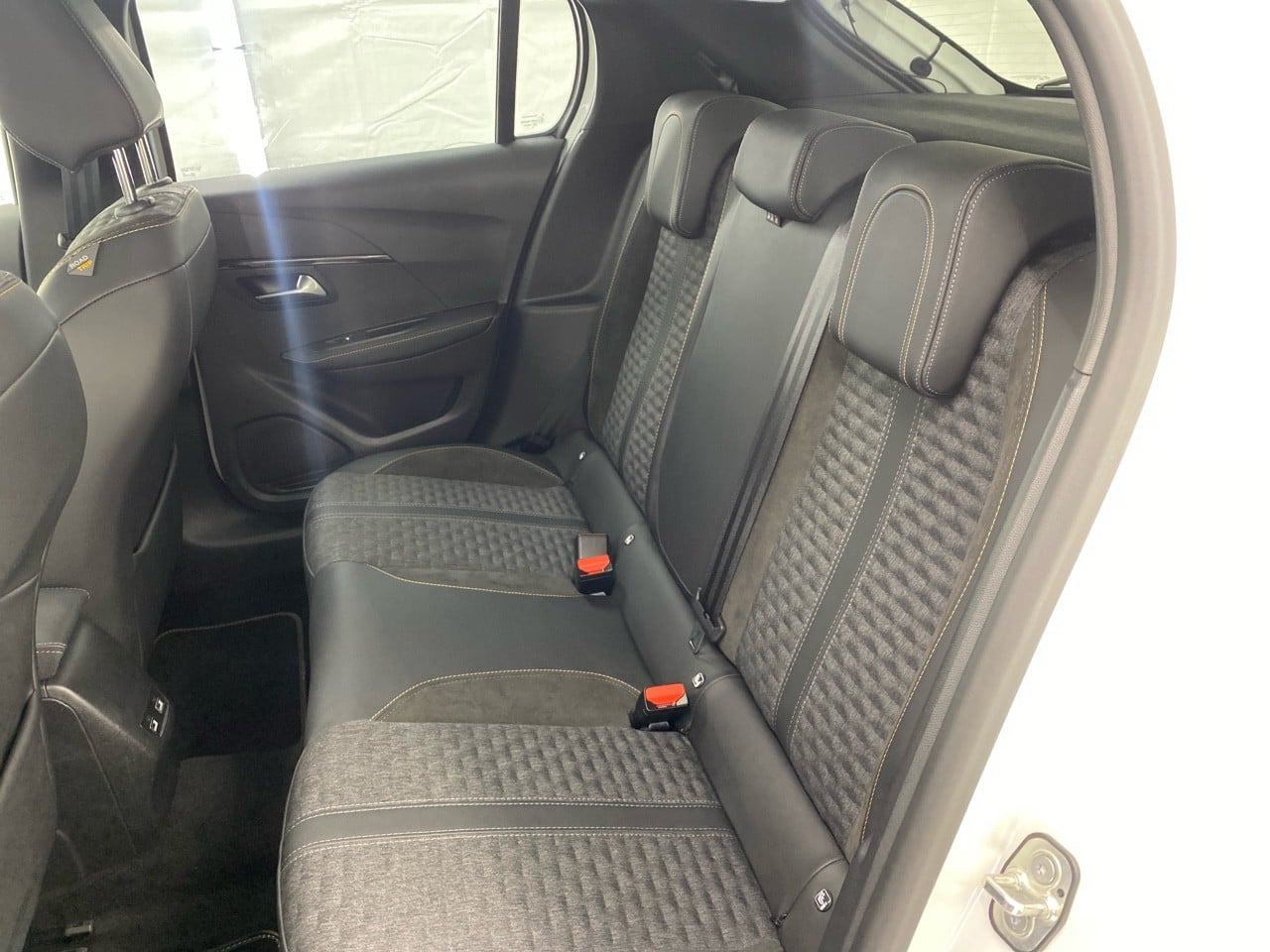 Peugeot 208 PureTech 100 S&S BVM6 Roadtrip 2021