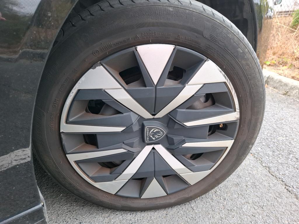 Peugeot 208 Hybrid 110 ch e-DCS6 Style 2025
