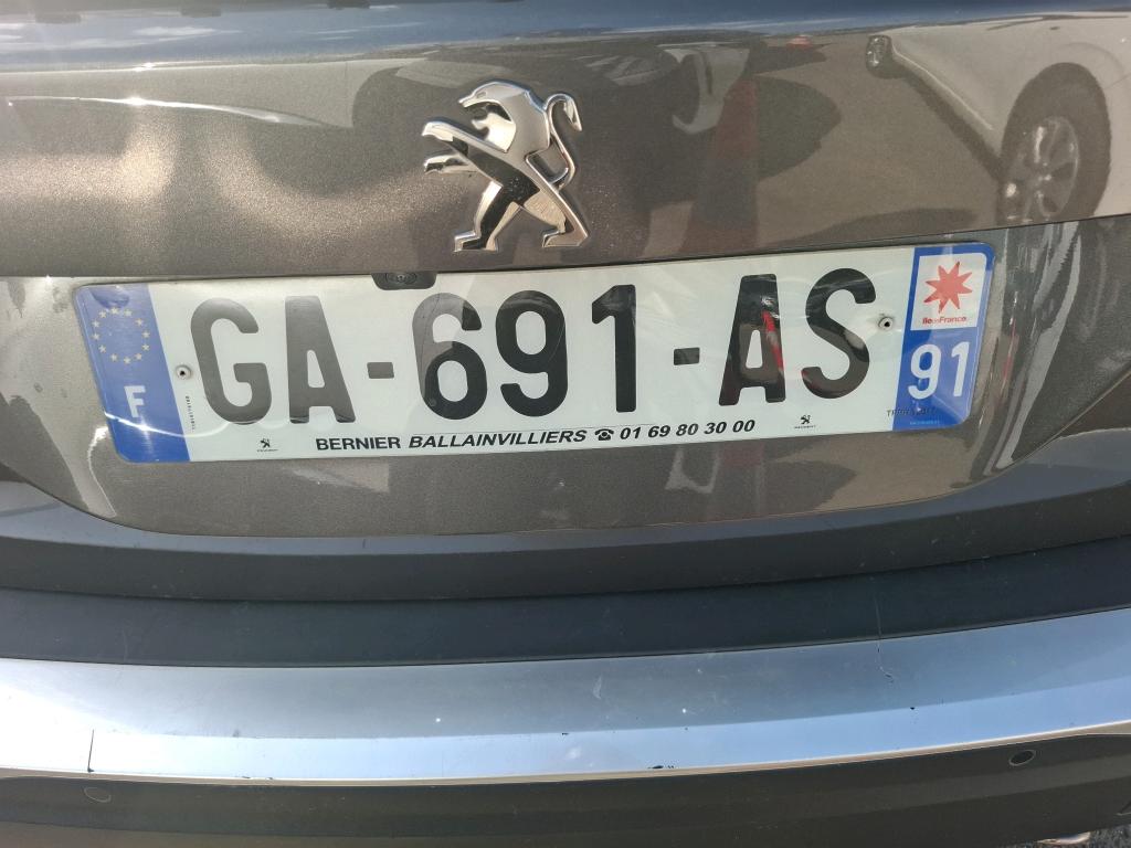 Peugeot 2008 BlueHDi 130 S&S EAT8 Allure Business 2021