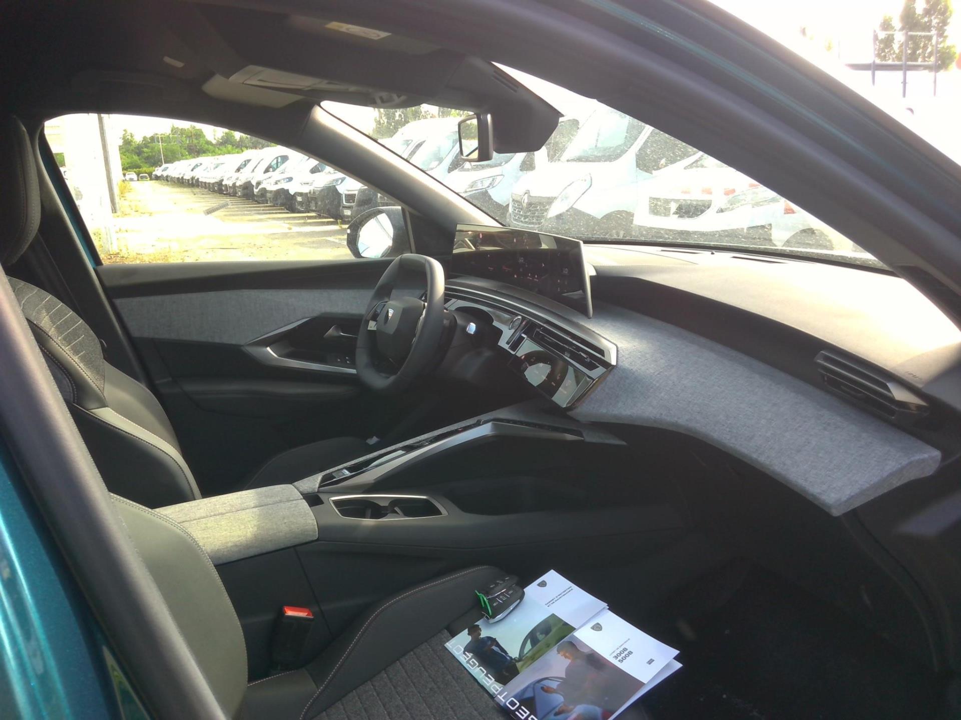 Peugeot 5008 Hybrid 145 e-DCS6 Allure 2025