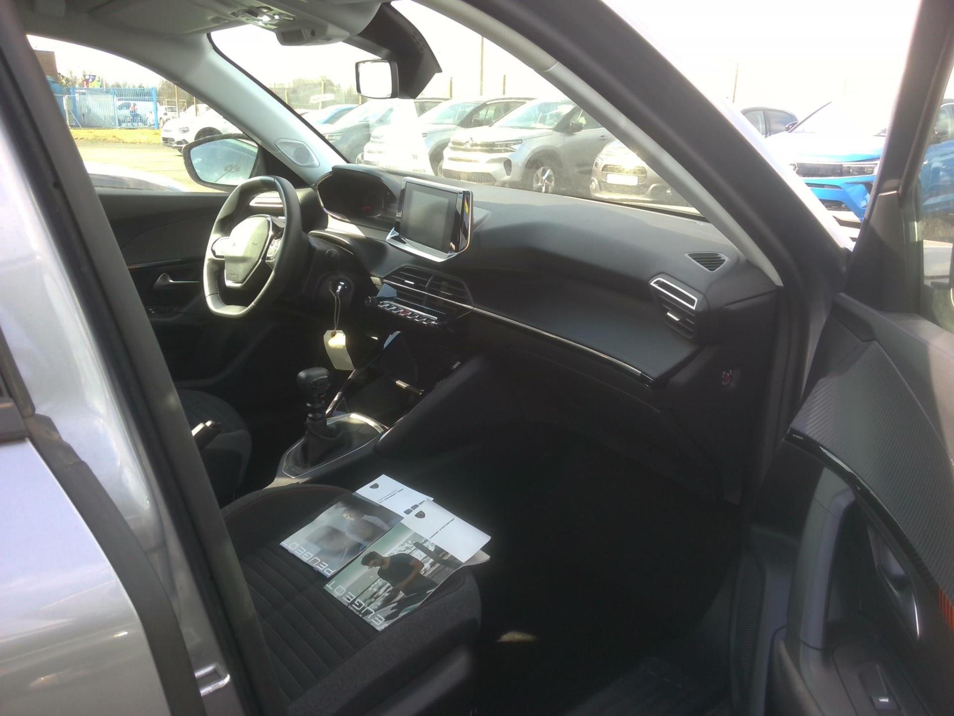 Peugeot 2008 PureTech 130 S&S BVM6 Active 2022