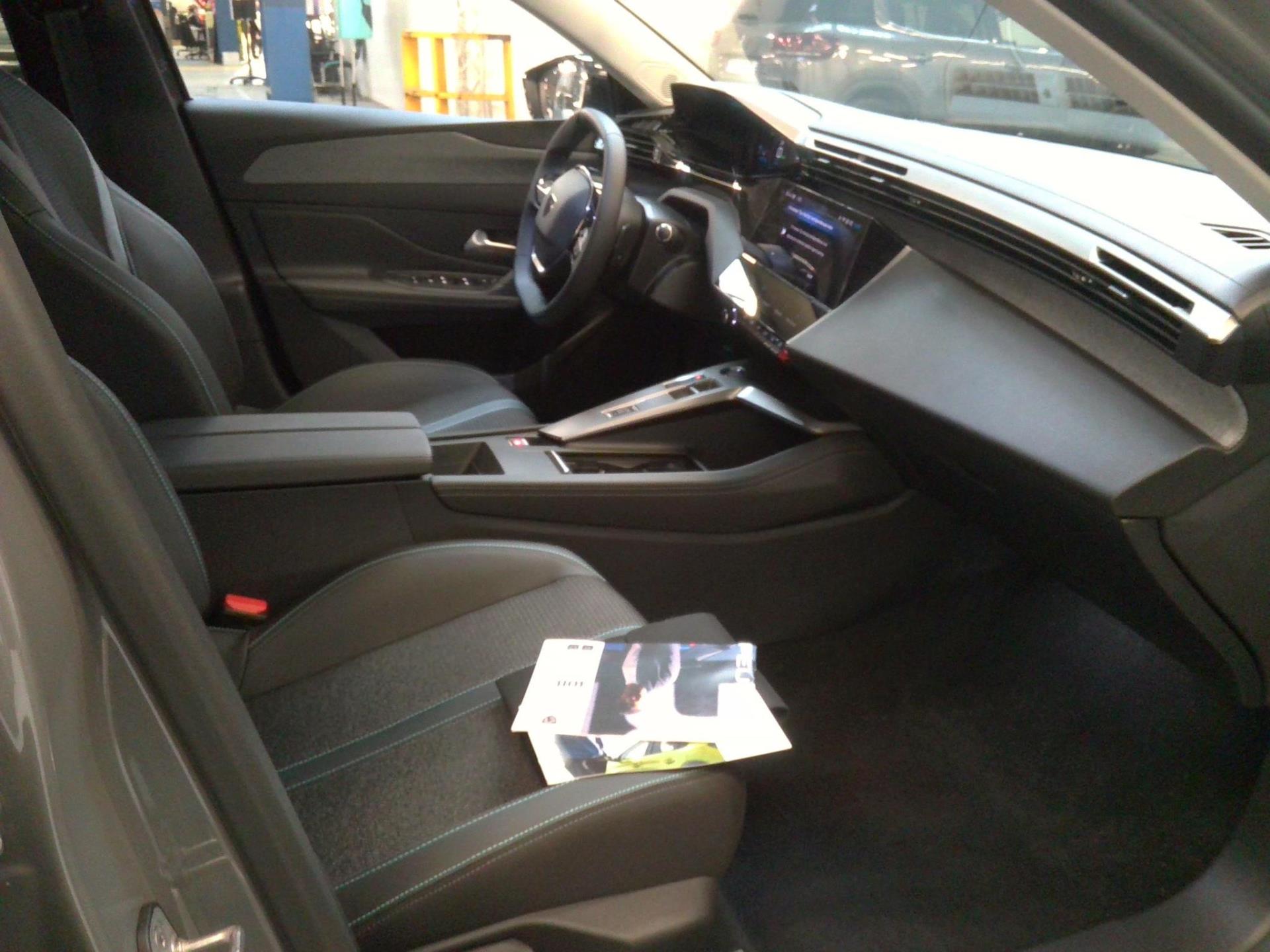 Peugeot 308 PHEV 180 e-EAT8 Allure 2024