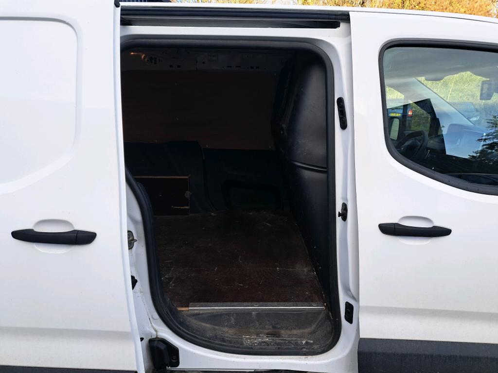 Peugeot PARTNER FOURGON STANDARD 650 KG BLUEHDI 130 S&S EAT8 ASPHALT 2021