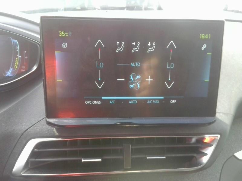 Foto Peugeot 3008 Hybrid 8