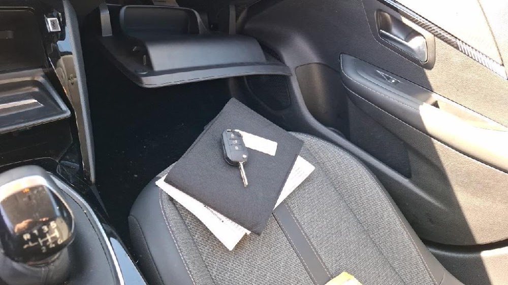 Foto Peugeot 208 16