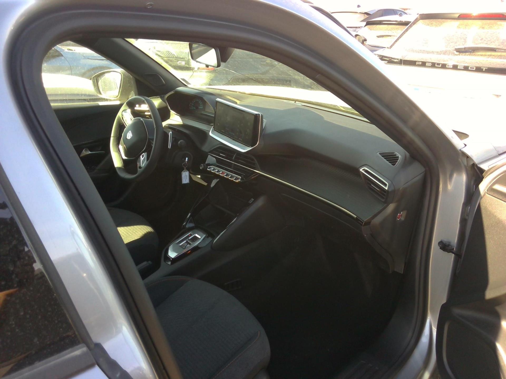 Peugeot 2008 Hybrid 136 e-DCS6 Style 2025