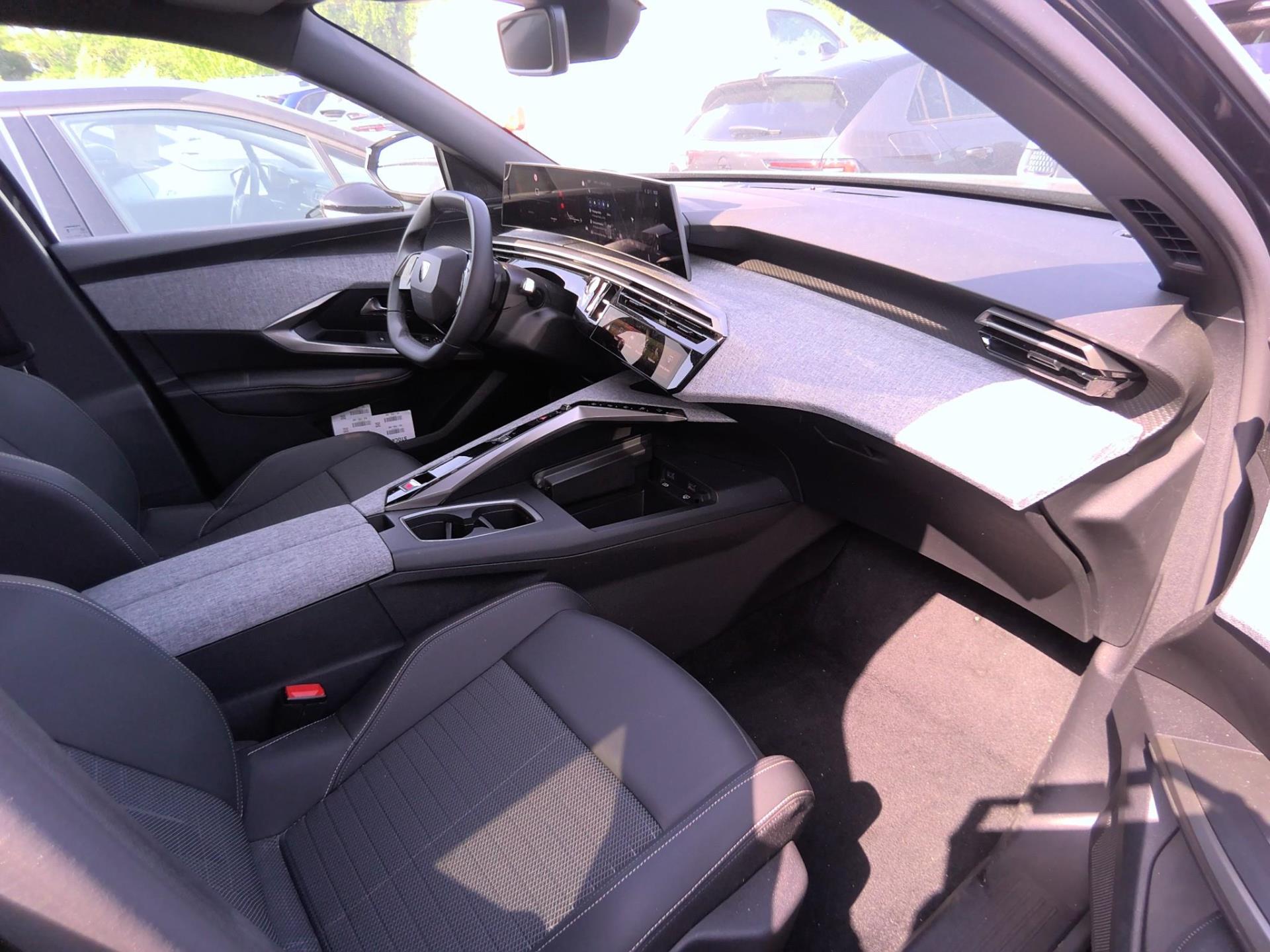 Peugeot 3008 Hybrid 136 e-DCS6 Allure 2024