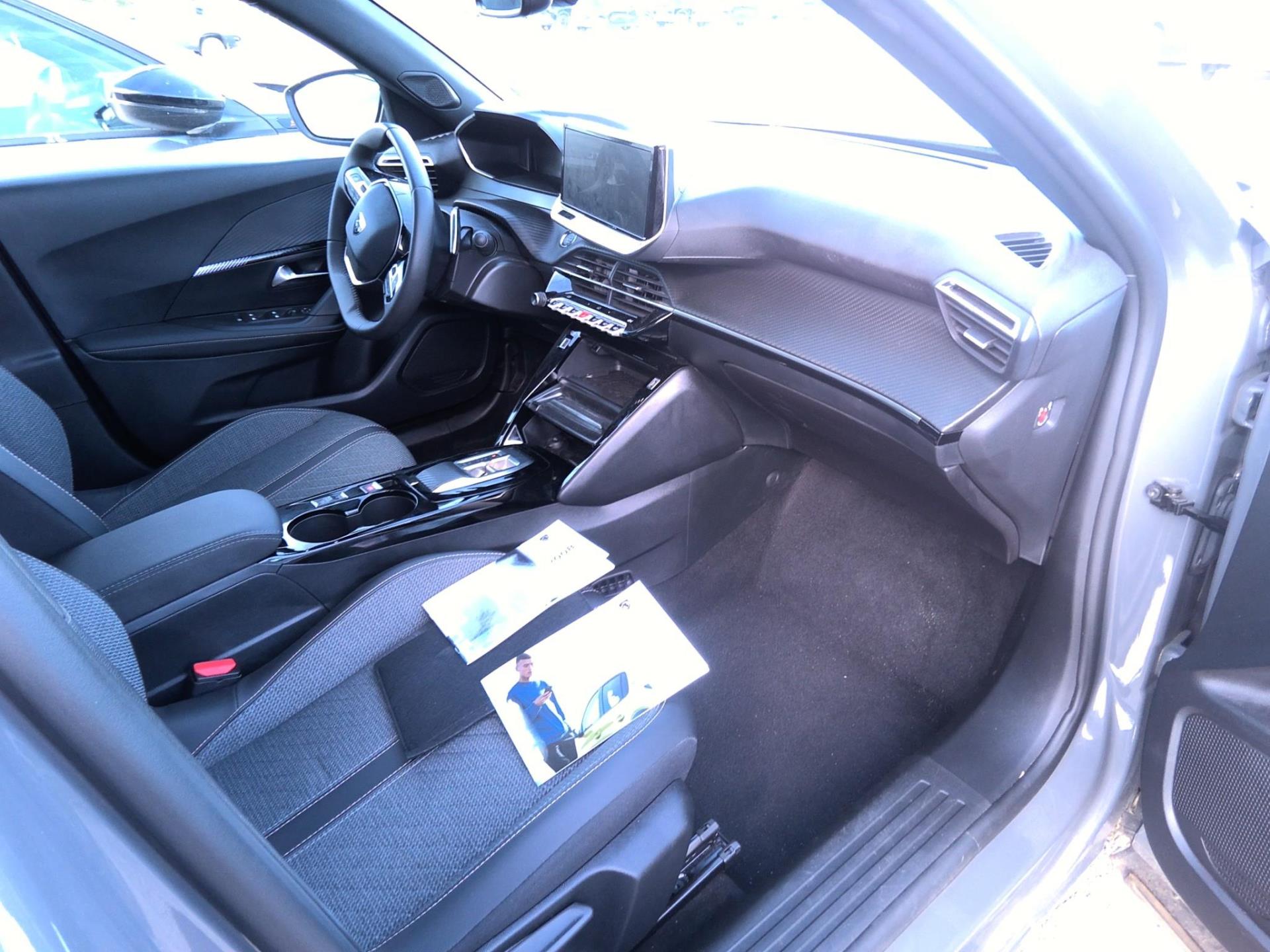 Peugeot 2008 Hybrid 145 e-DCS6 Allure 2025