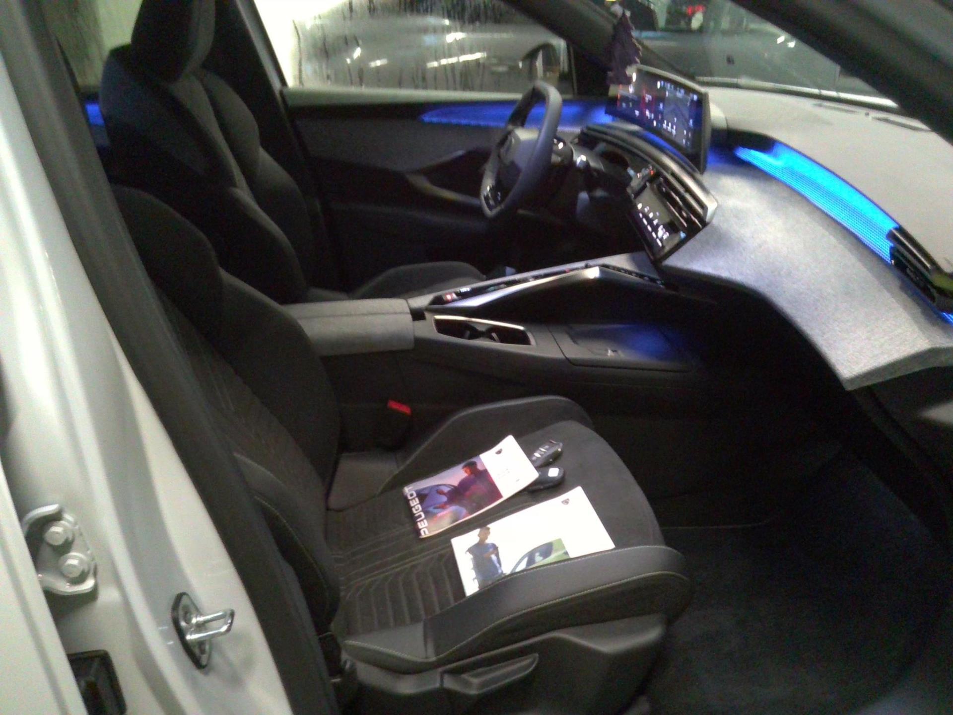 Peugeot 5008 Hybrid 136 e-DCS6 GT 2024