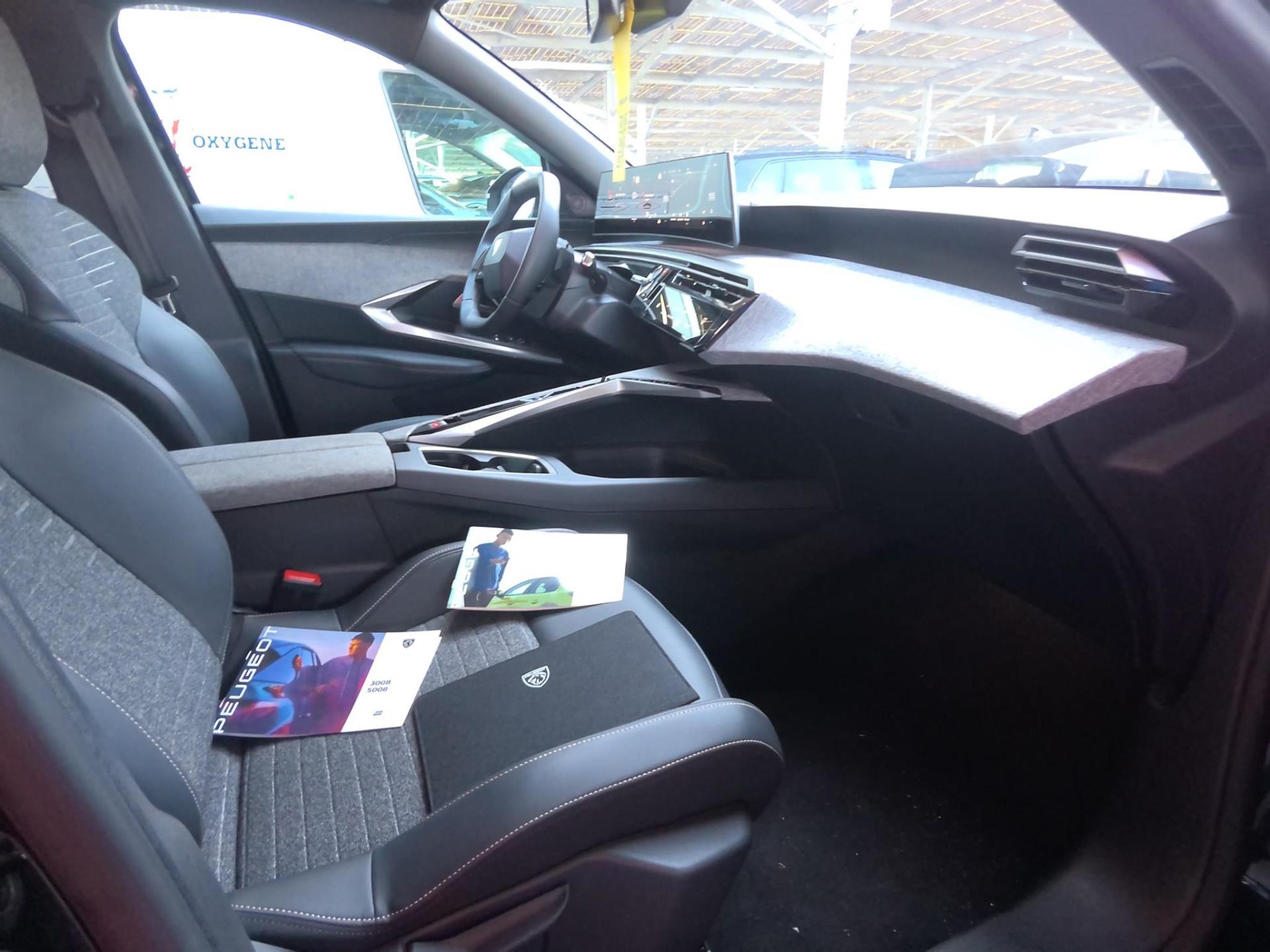Peugeot 3008 Hybrid 145 e-DCS6 Allure 2025