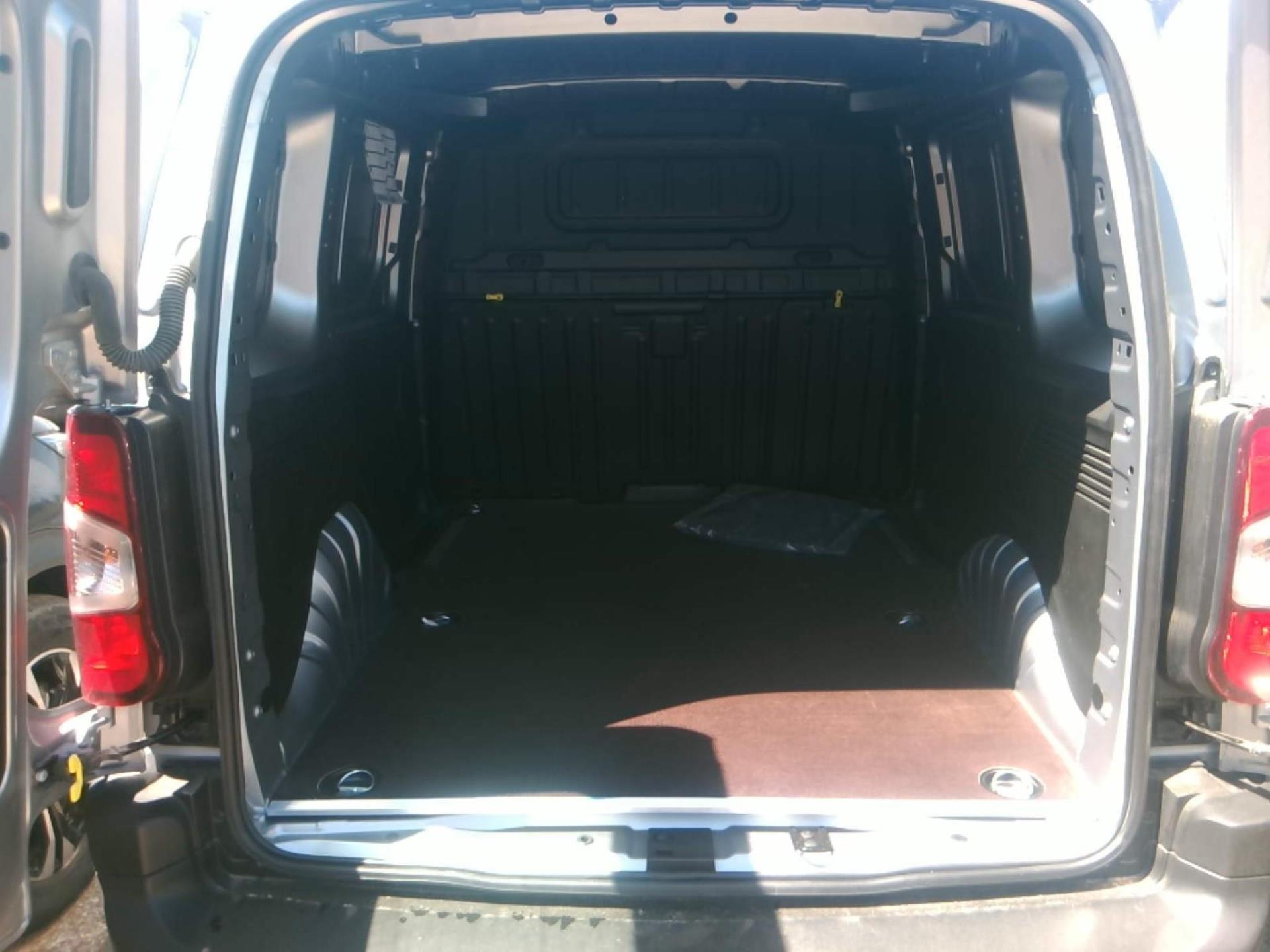 Opel COMBO-E CARGO M 800 KG ELECTRIQUE 100 KW BATTERIE 50 KWH 2023