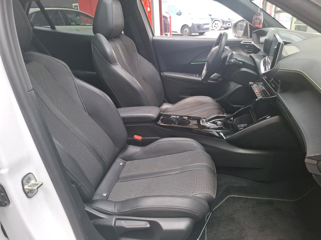 Peugeot 2008 PureTech 130 S&S EAT8 GT 2021