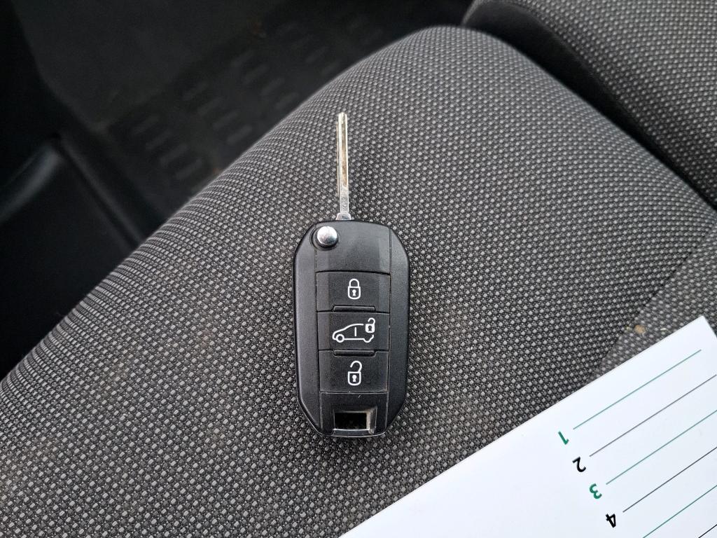 Peugeot PARTNER FOURGON STANDARD 650 KG BLUEHDI 100 S&S BVM5 PREMIUM 2019