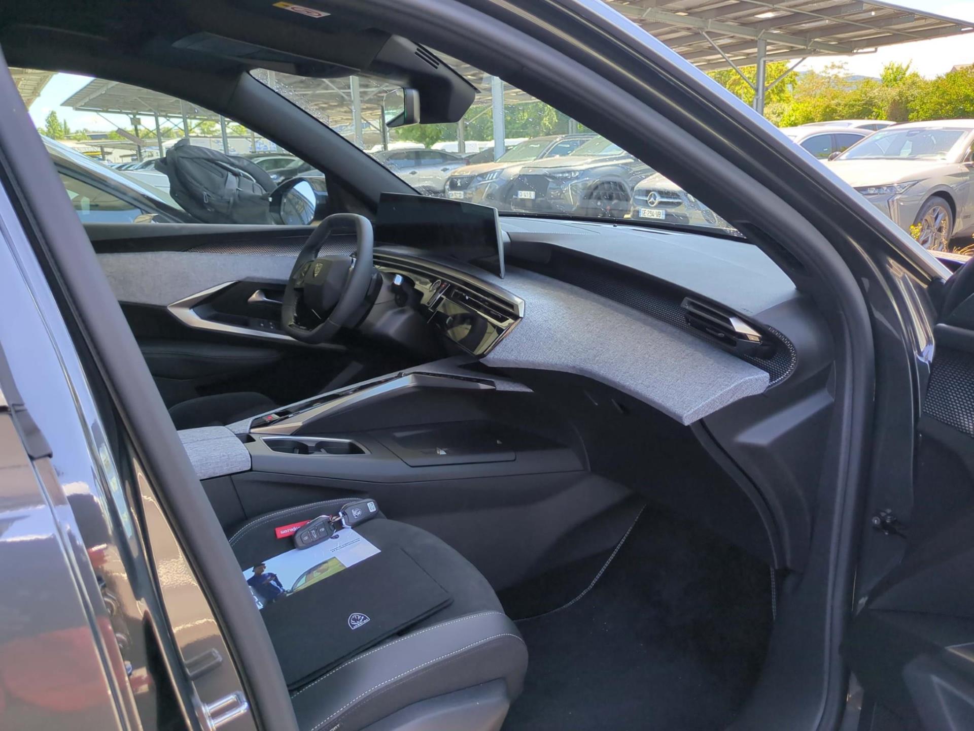 Peugeot 5008 Hybrid 145 e-DCS6 GT 2025