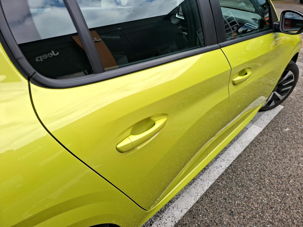 Peugeot 208 Hybrid 100 e-DCS6 Style 2025