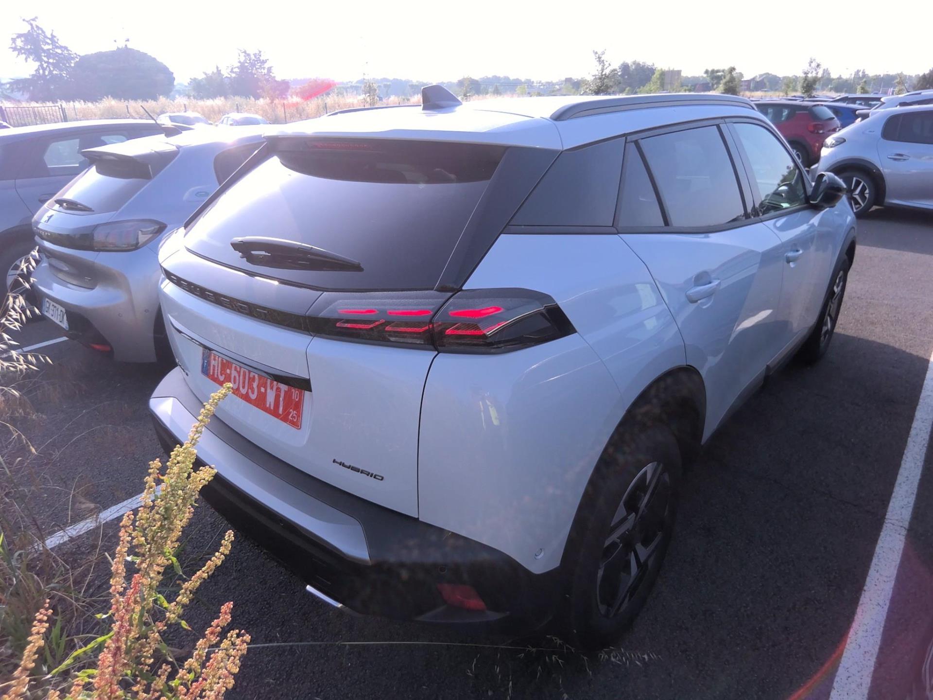 Peugeot 2008 Hybrid 136 e-DCS6 Allure 2025