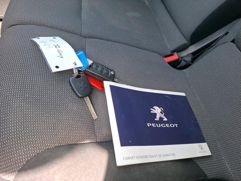 Peugeot PARTNER FOURGON STANDARD 1.6 BLUEHDI 100 S&S BVM5 PREMIUM 2017