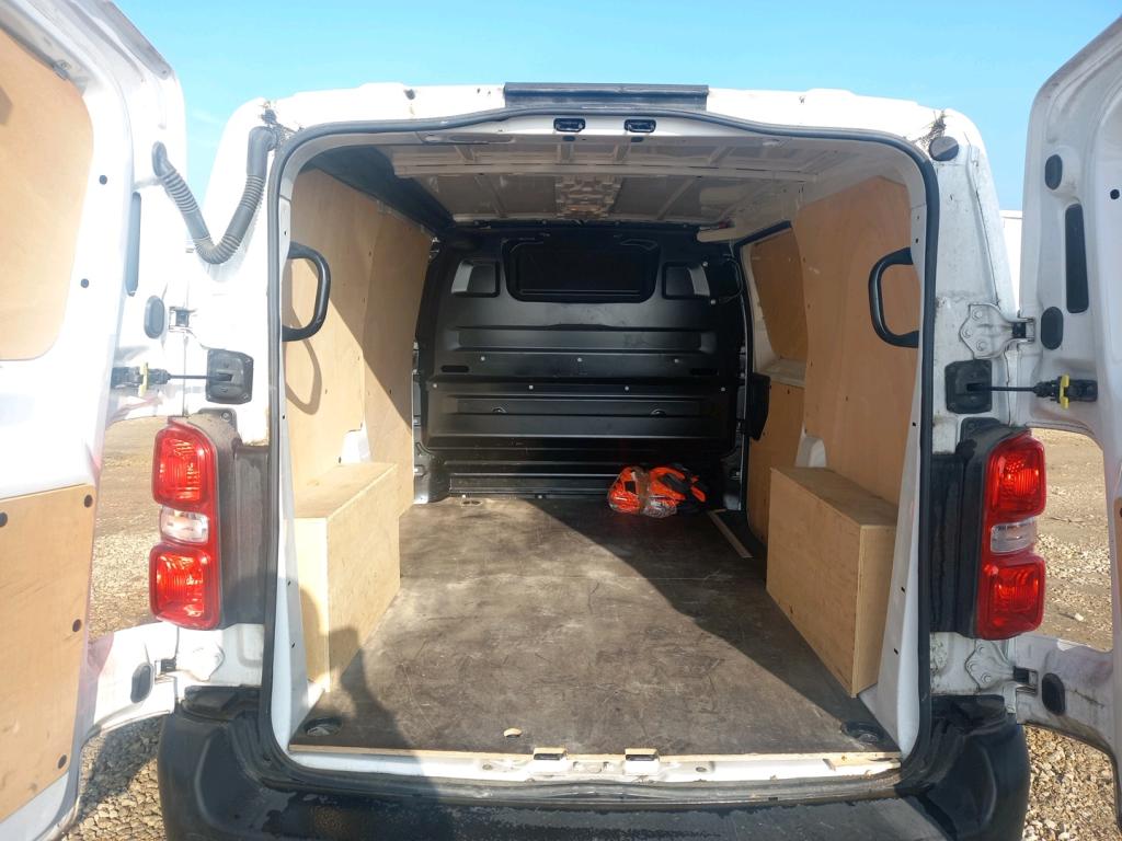 Peugeot EXPERT FGN TOLE STANDARD 2.0  BLUEHDI 120 S&S BVM6 PREMIUM 2018